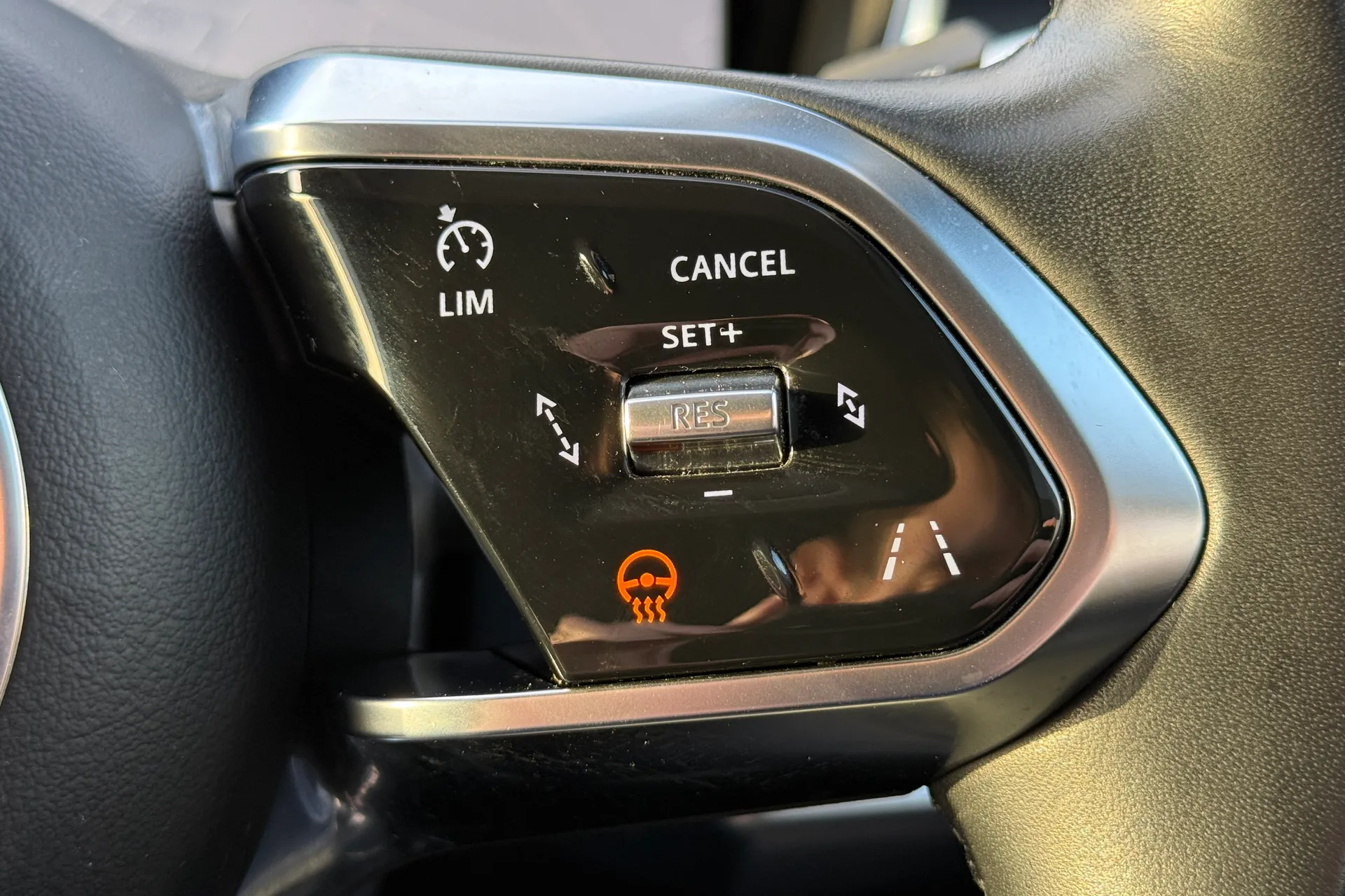 Jaguar I-PACE thumbnail image number 26