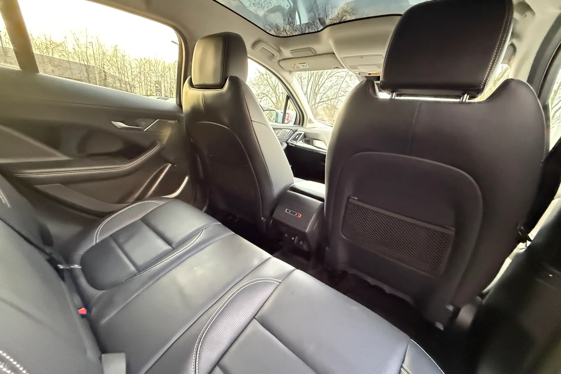 Jaguar I-PACE thumbnail image number 37