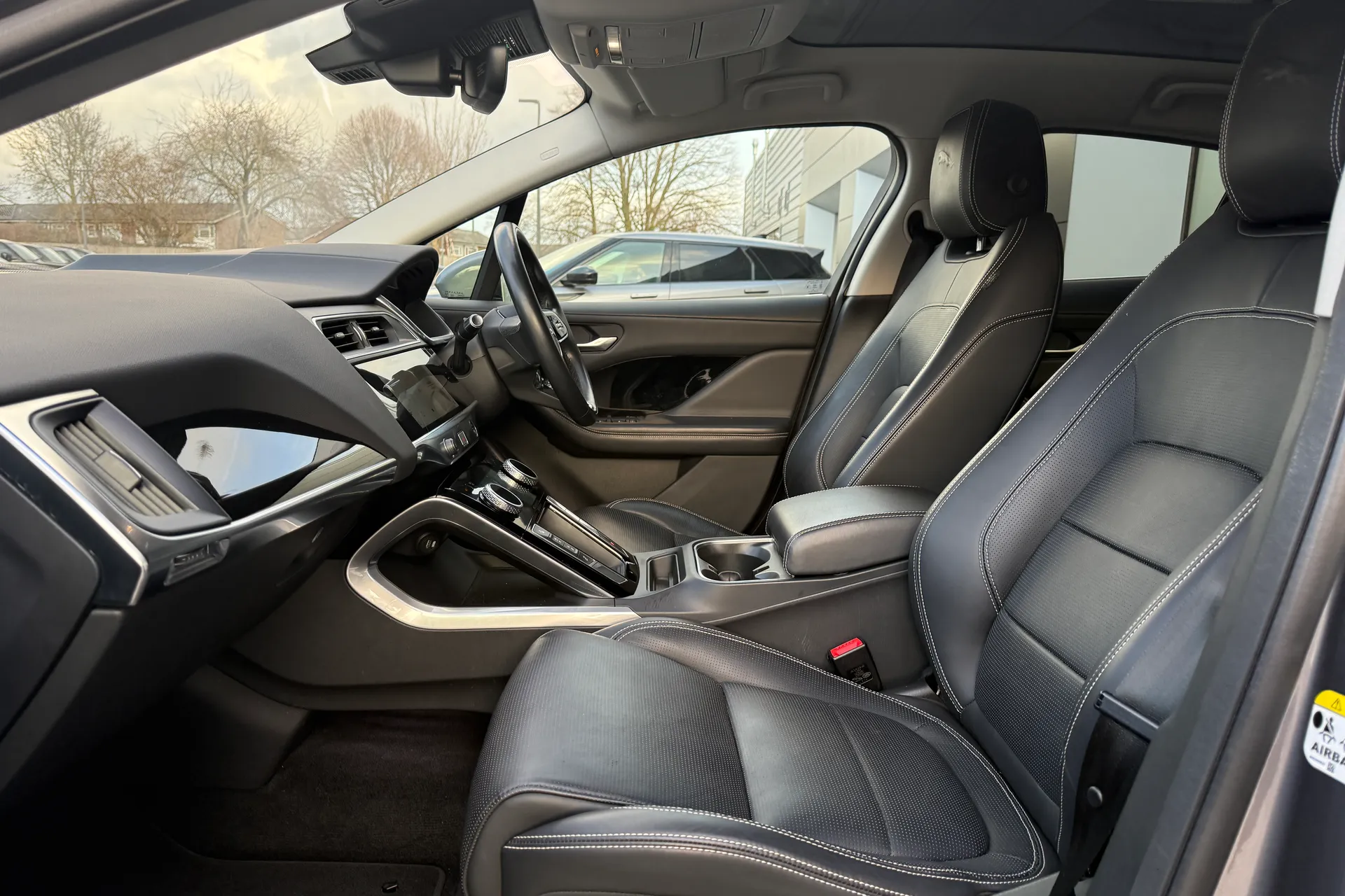 Jaguar I-PACE thumbnail image number 10