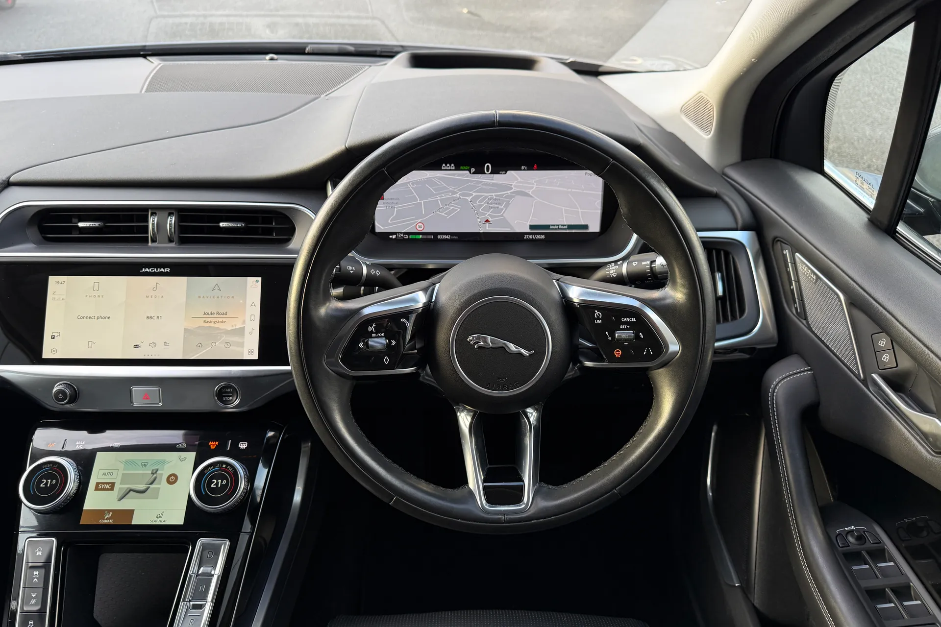 Jaguar I-PACE thumbnail image number 14