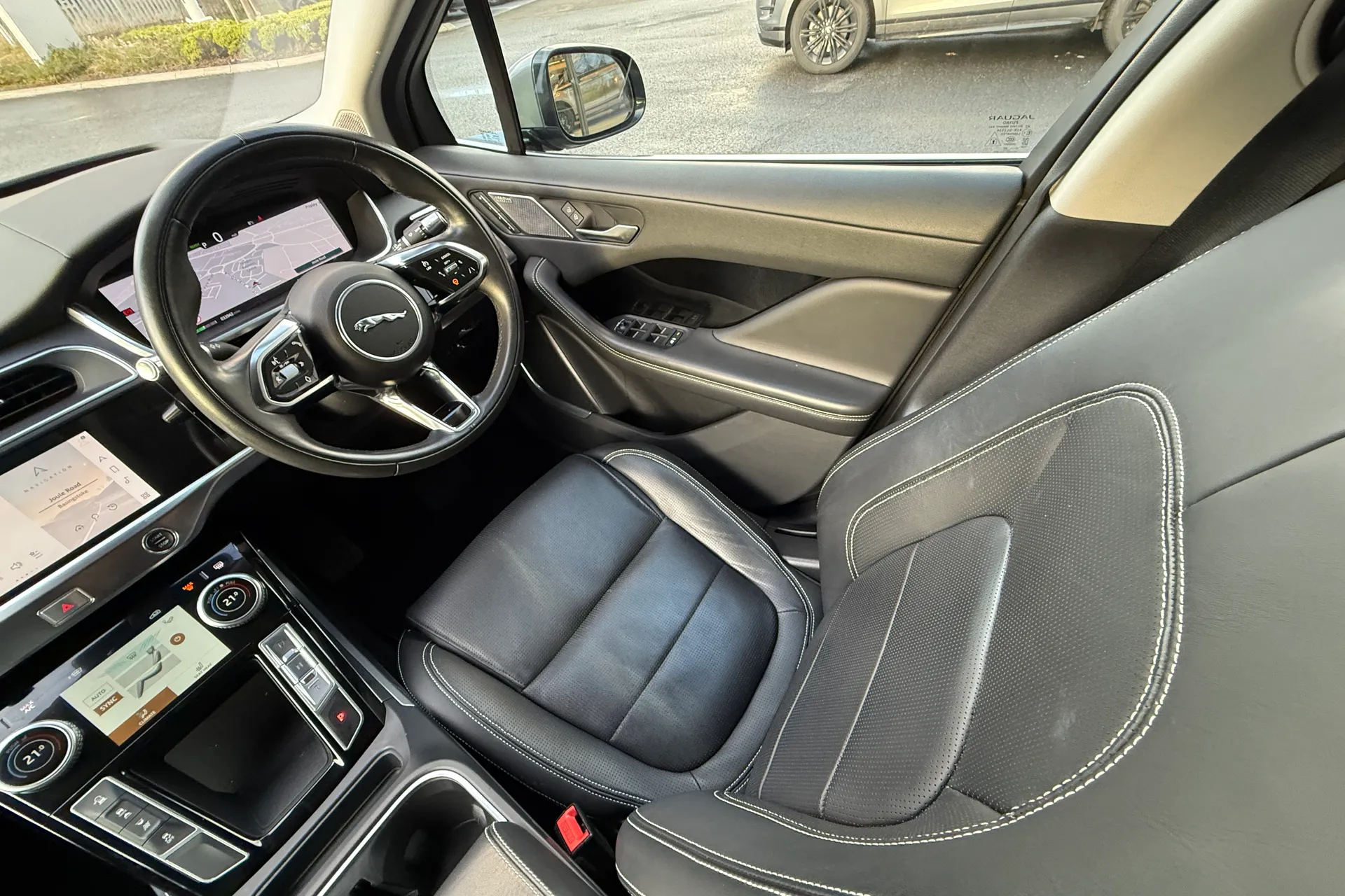 Jaguar I-PACE thumbnail image number 13