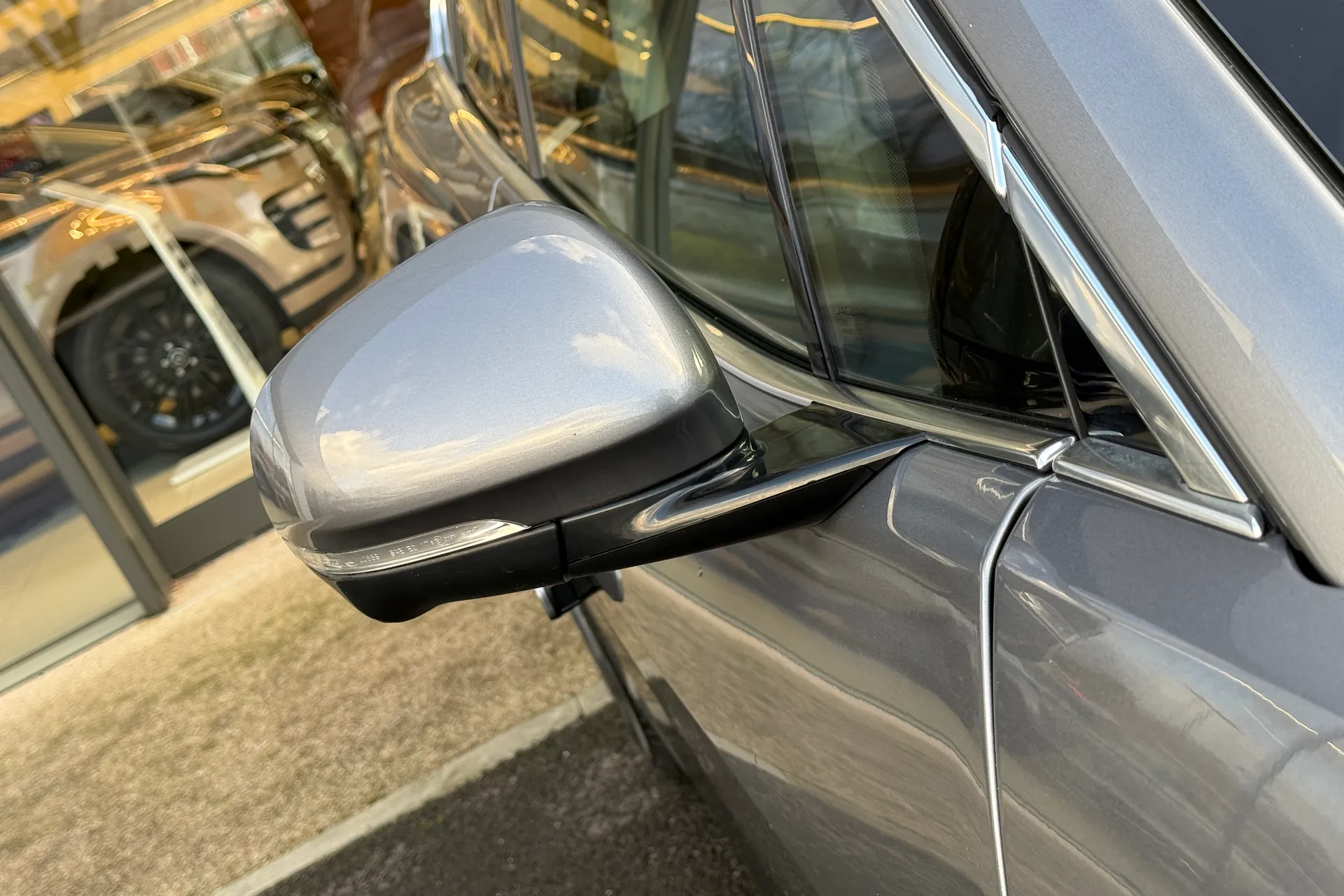 Jaguar I-PACE thumbnail image number 46