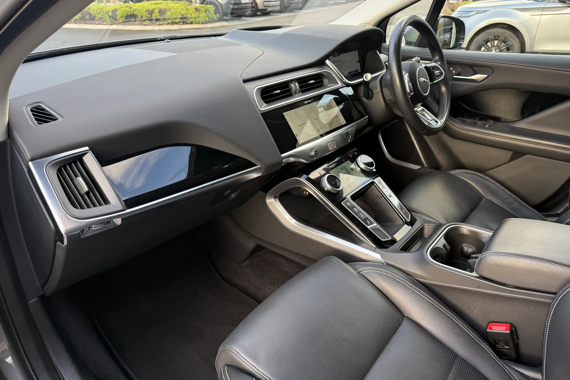 Jaguar I-PACE thumbnail image number 42