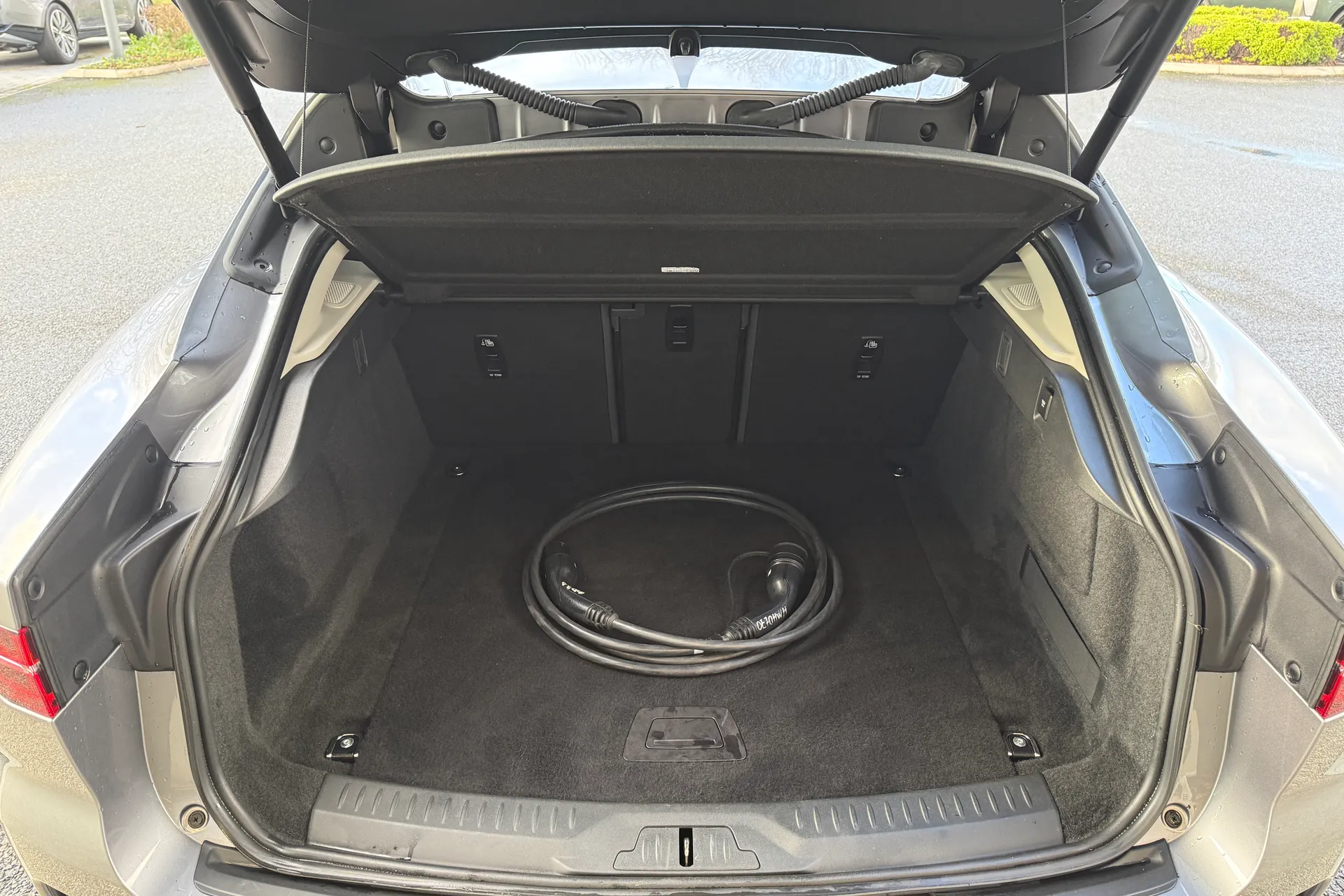 Jaguar I-PACE thumbnail image number 34