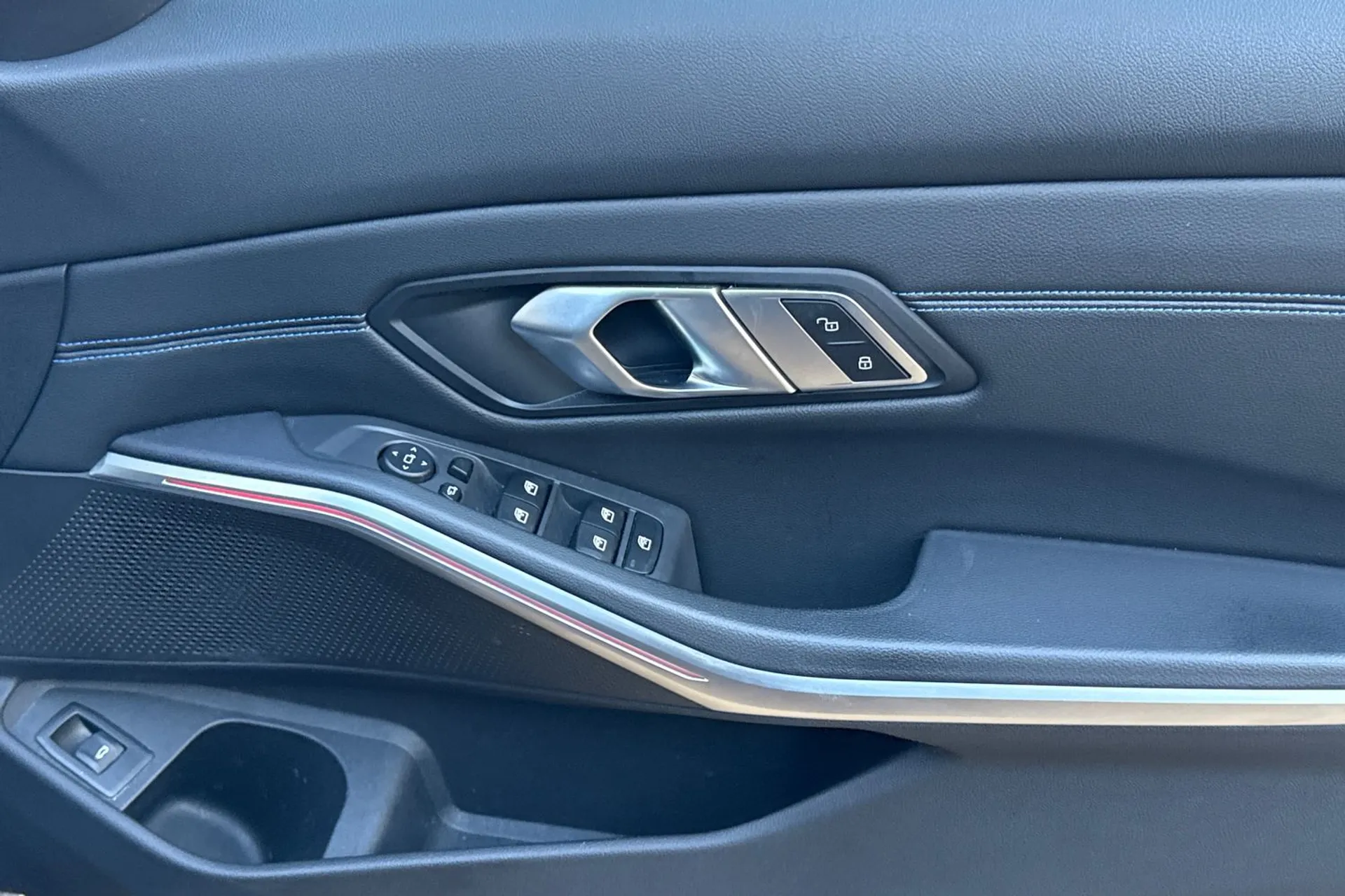 BMW 3 SERIES thumbnail image number 41