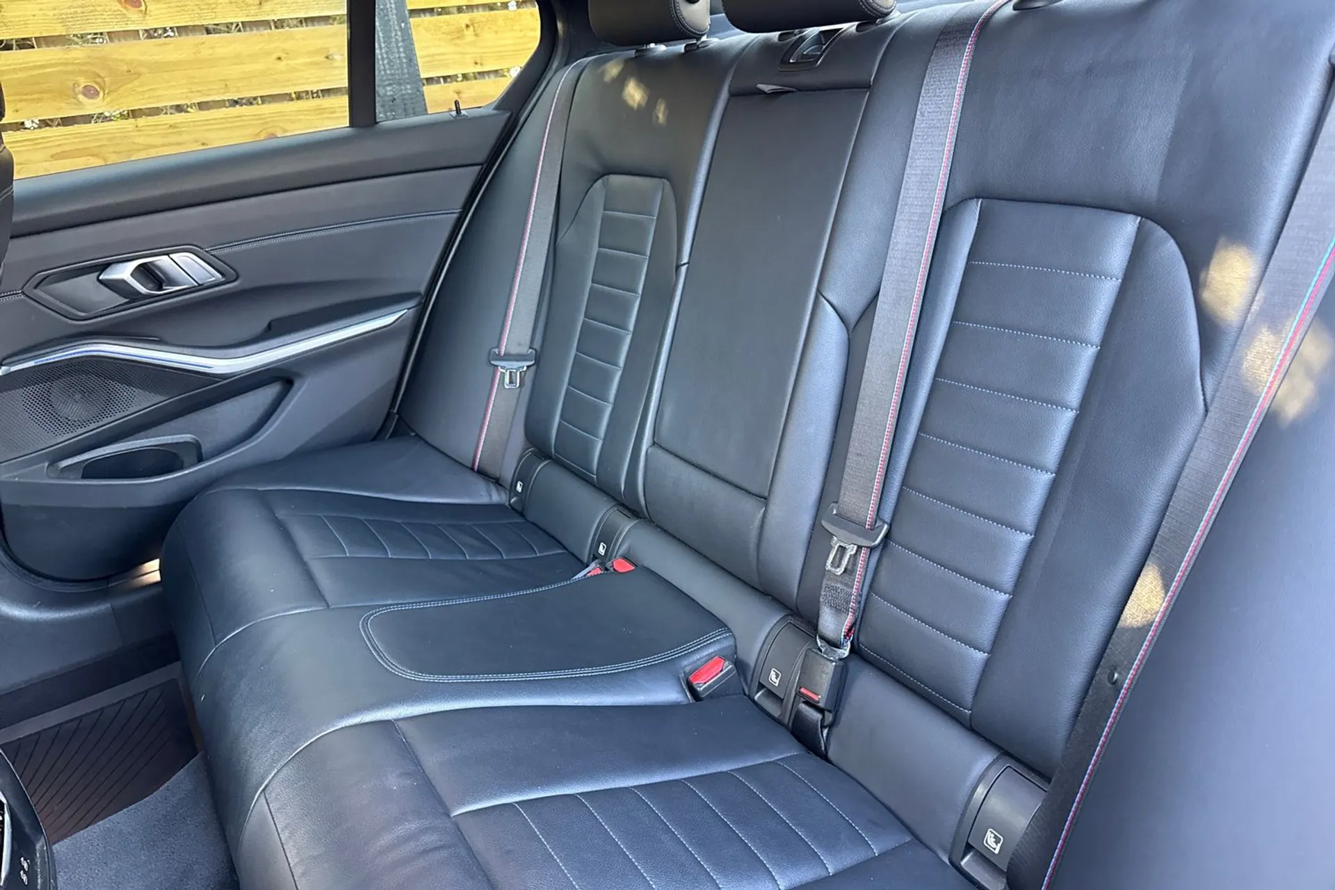 BMW 3 SERIES thumbnail image number 32