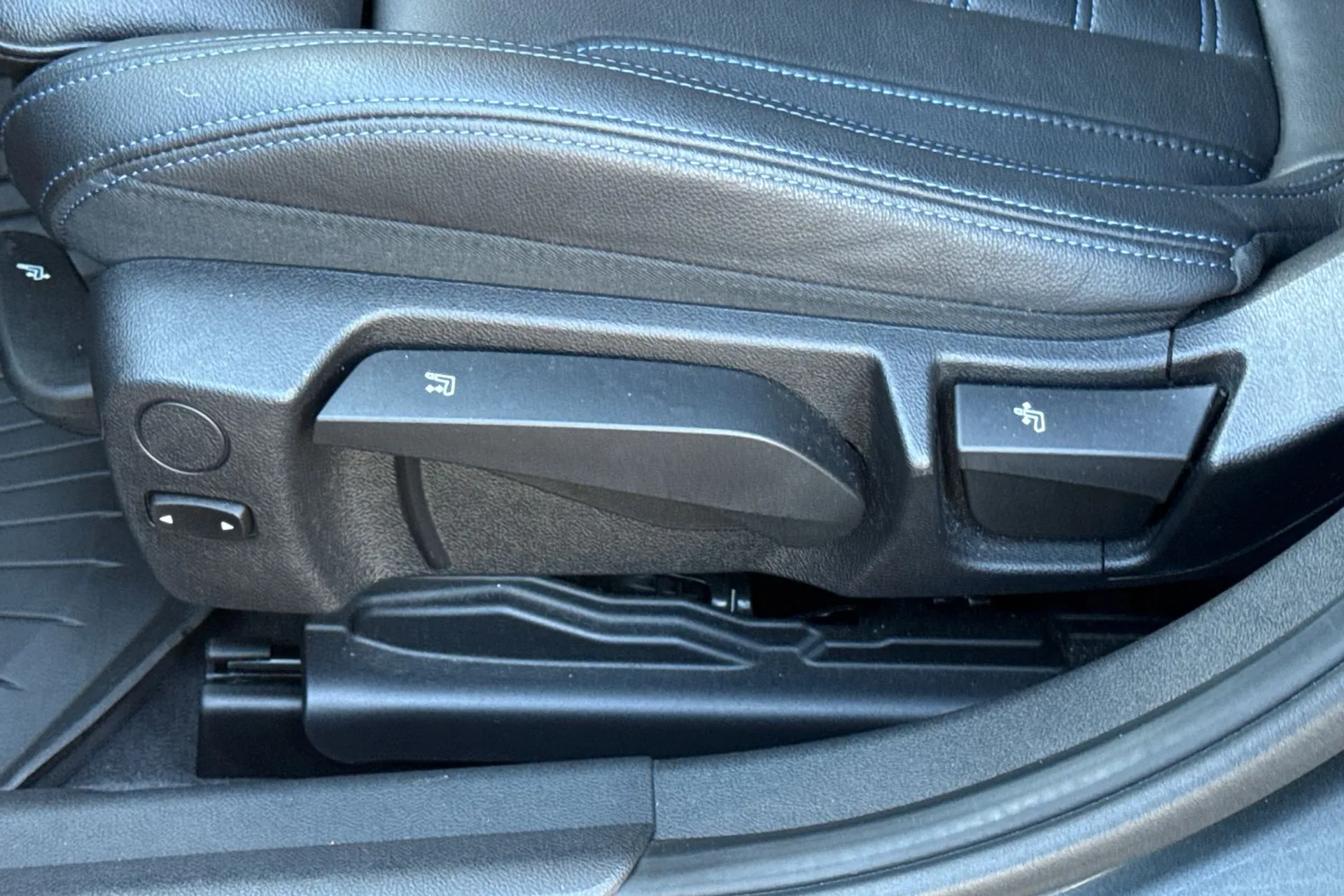 BMW 3 SERIES thumbnail image number 57