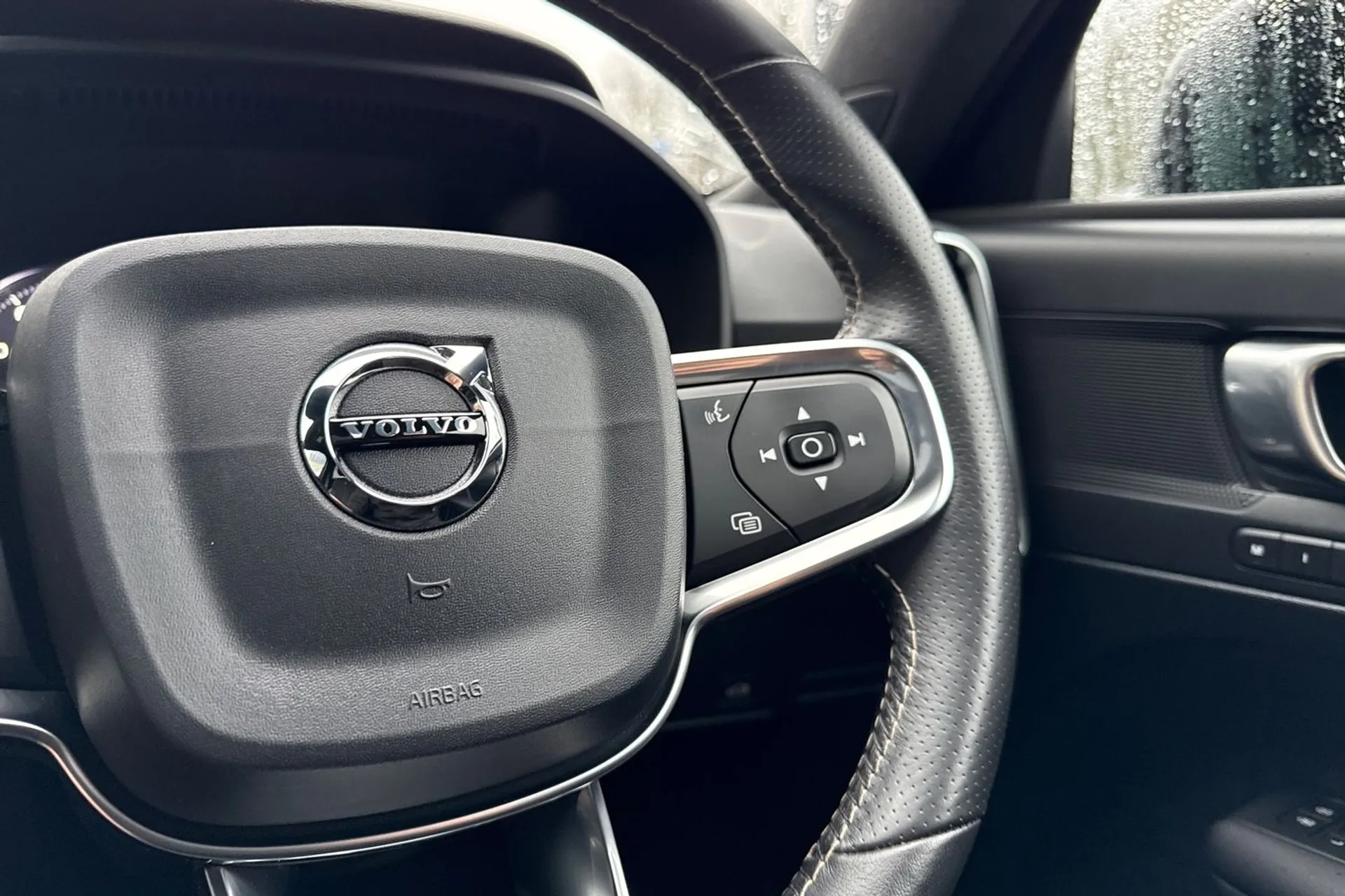 Volvo XC40 thumbnail image number 37