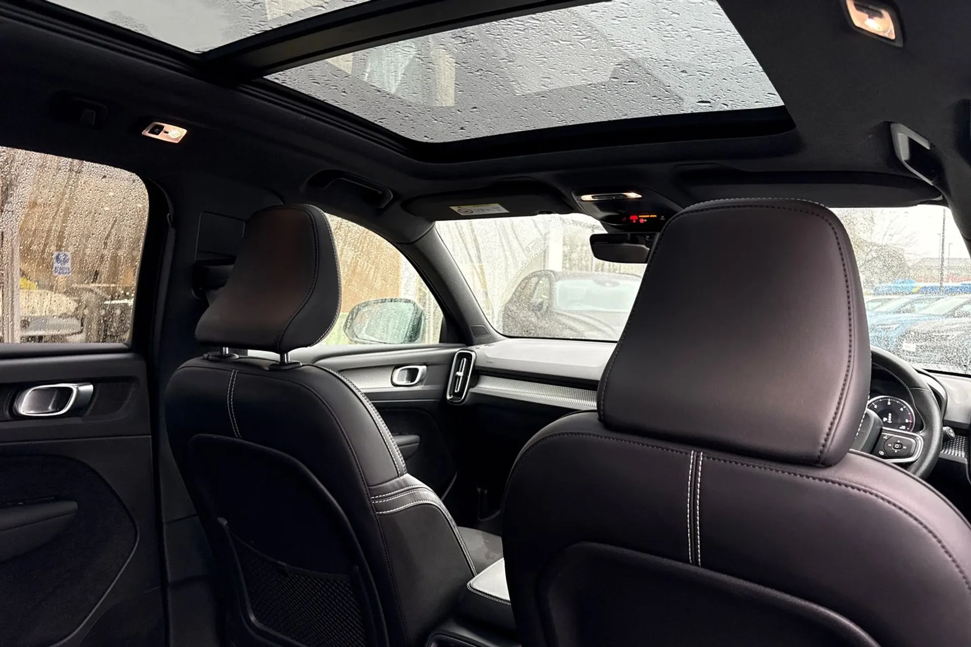 Volvo XC40 thumbnail image number 24