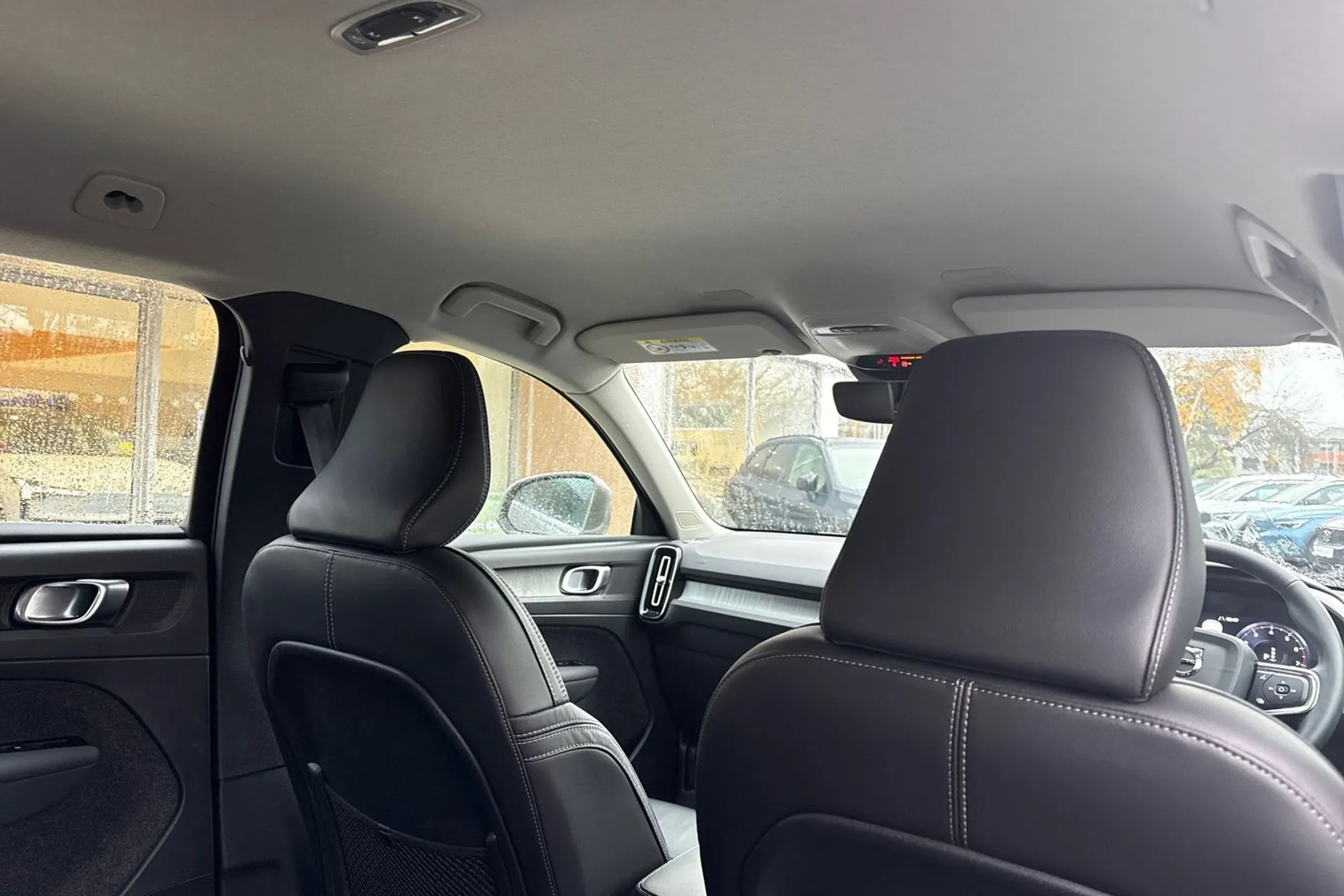 Volvo XC40 thumbnail image number 24