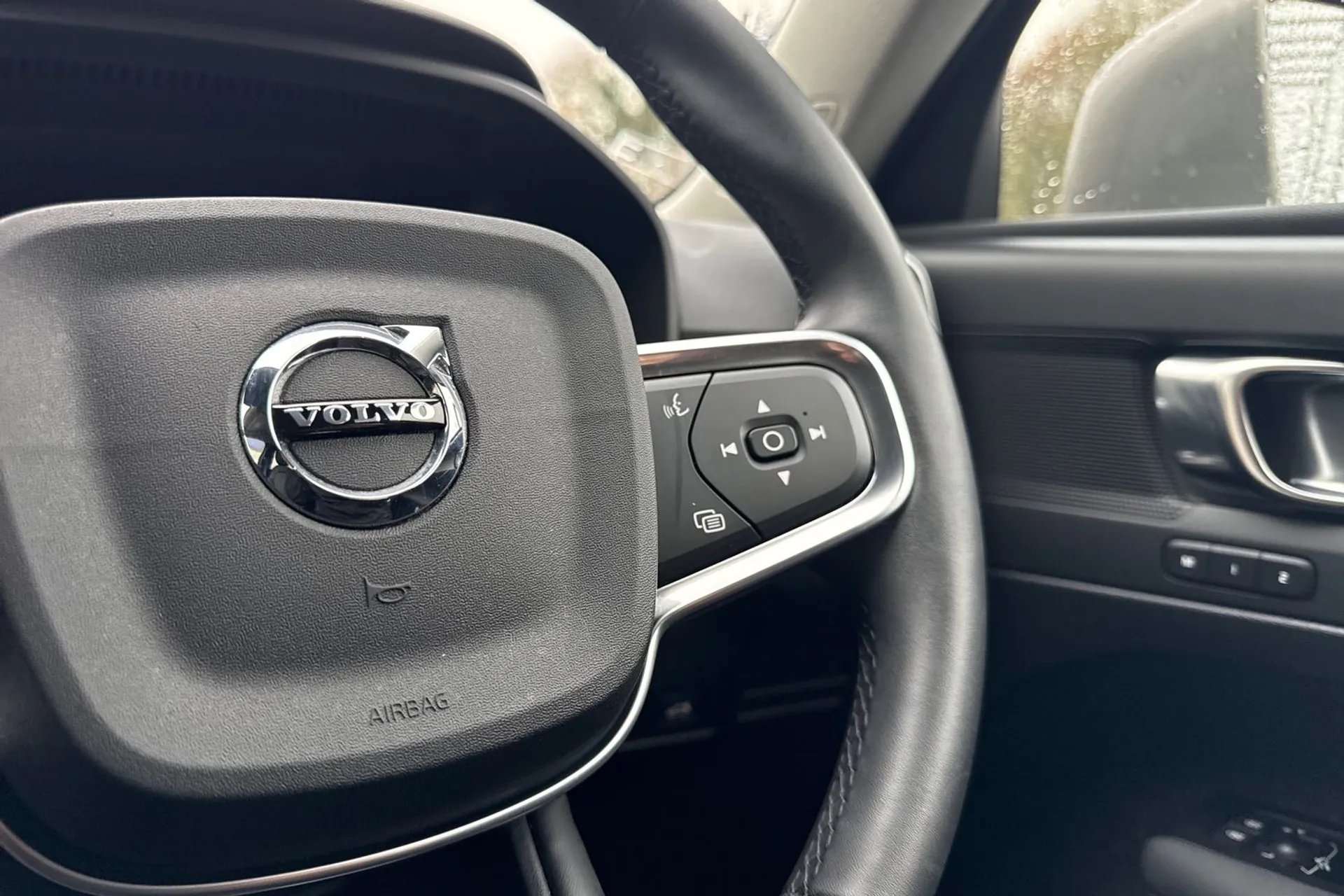 Volvo XC40 thumbnail image number 37