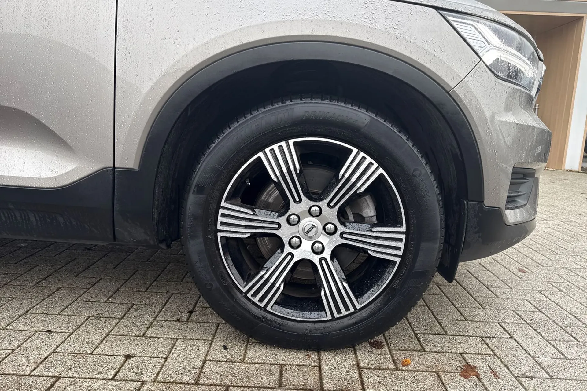 Volvo XC40 thumbnail image number 14