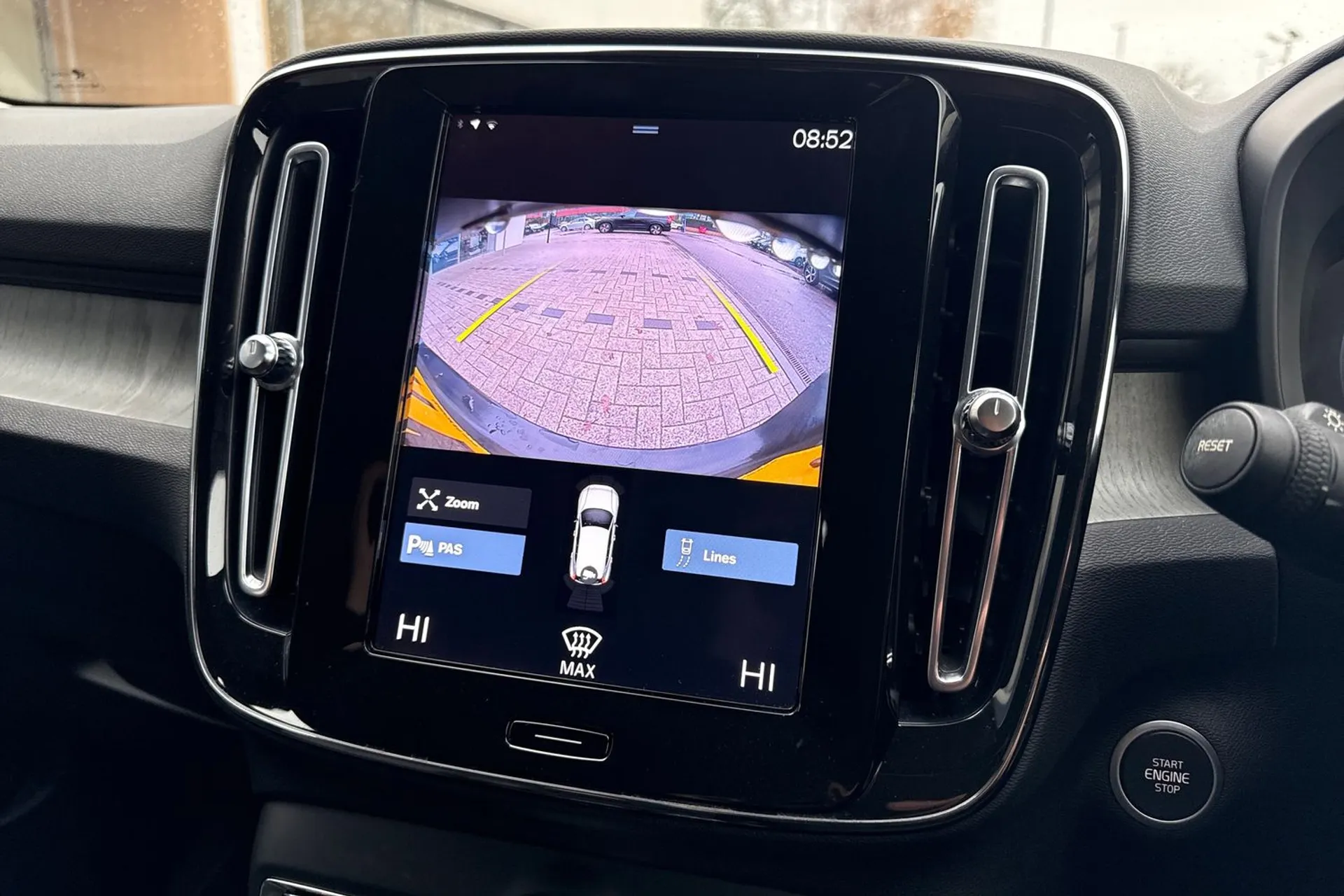 Volvo XC40 thumbnail image number 4