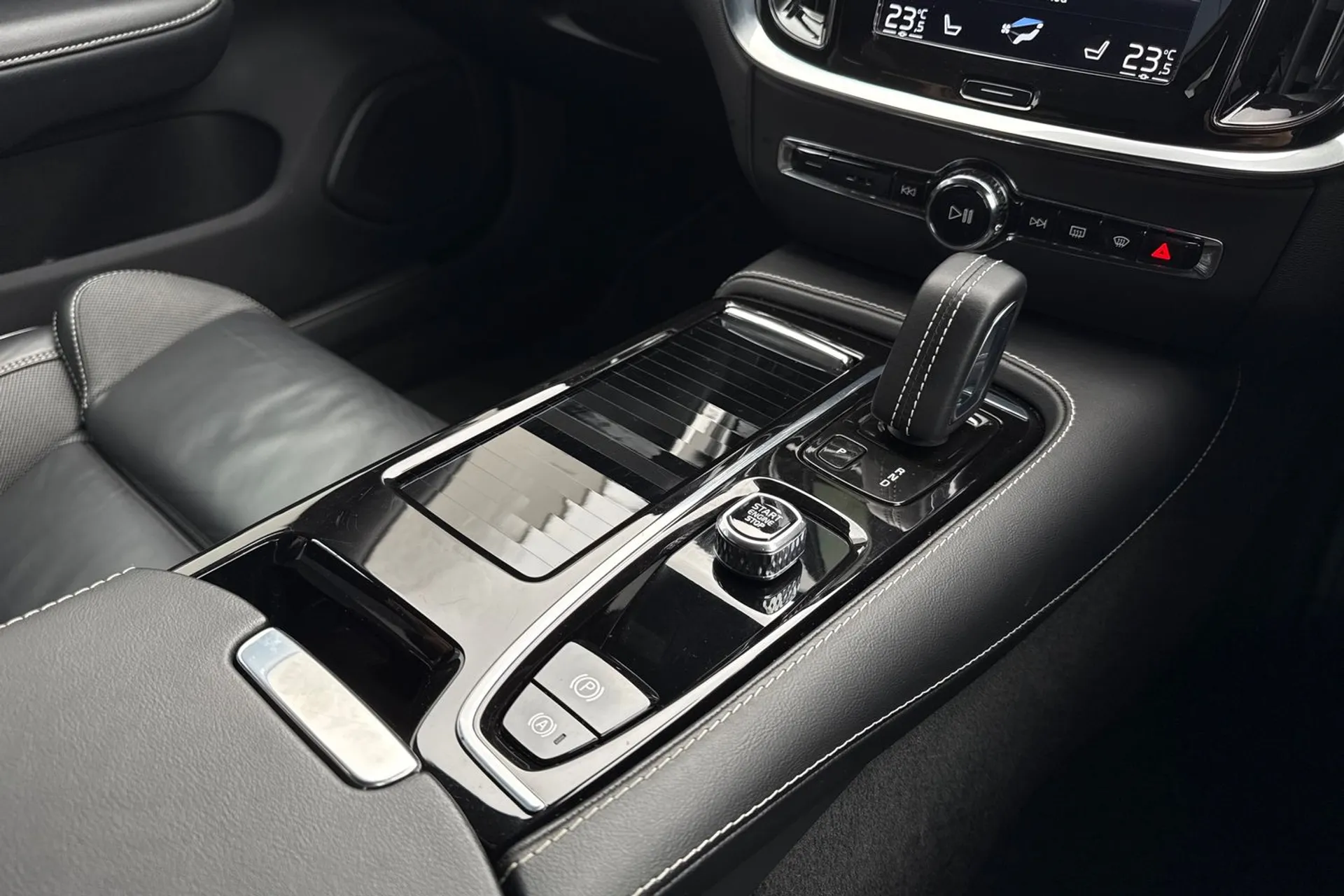 Volvo V60 thumbnail image number 43