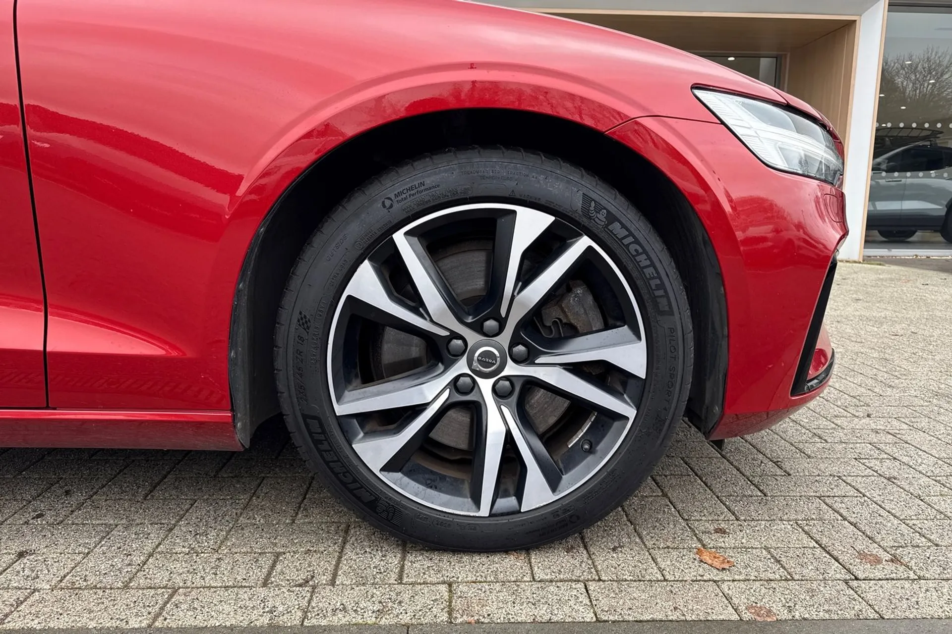 Volvo V60 thumbnail image number 14