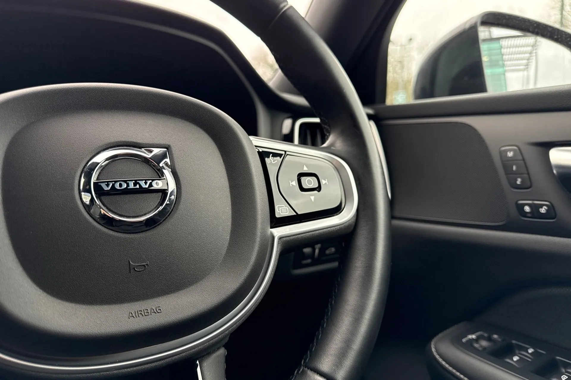 Volvo V60 thumbnail image number 37