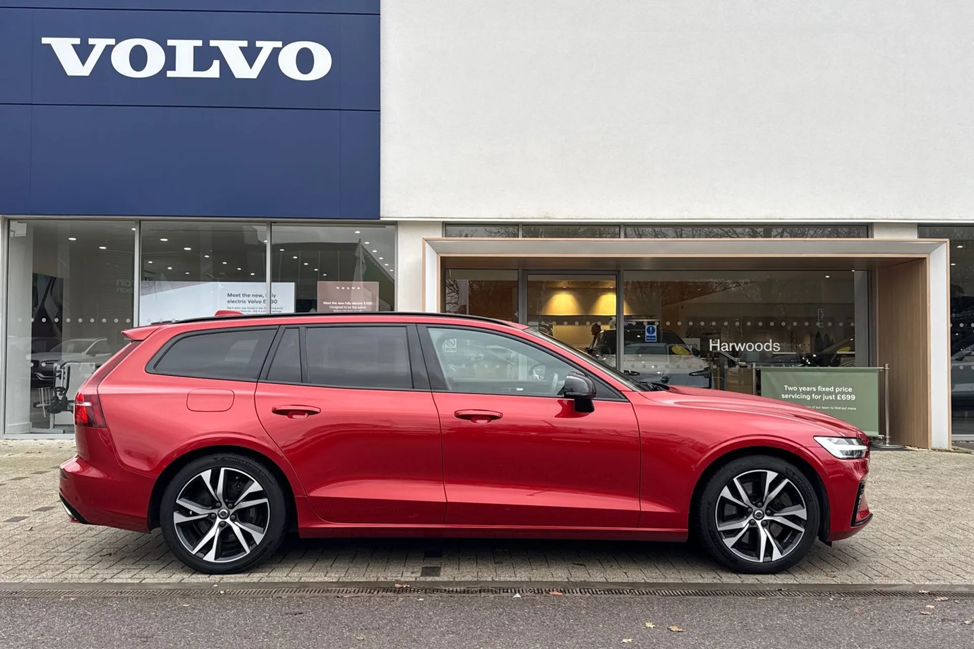 Volvo V60 thumbnail image number 2