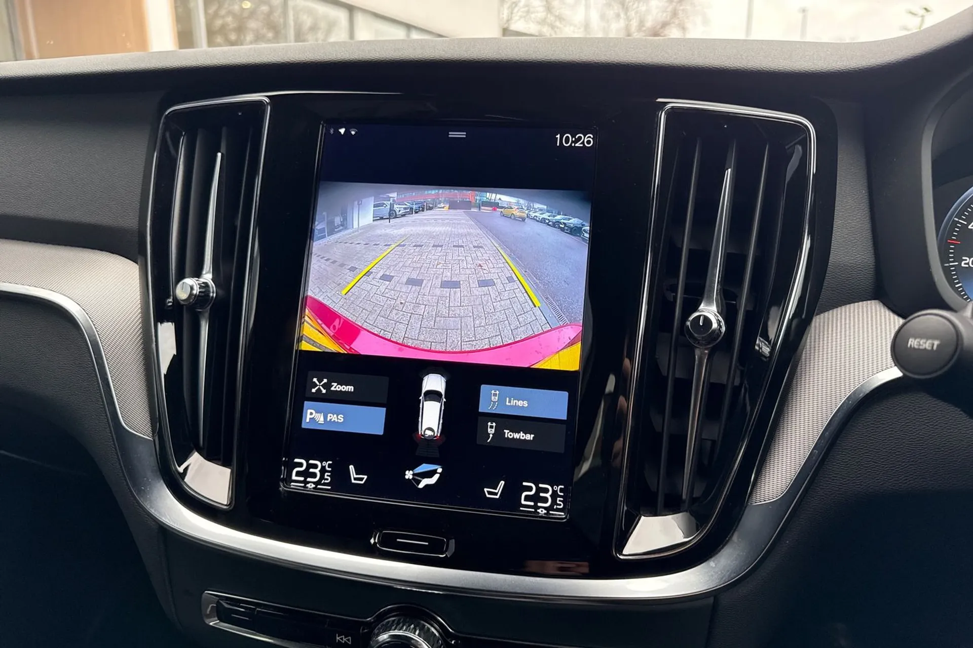 Volvo V60 thumbnail image number 4