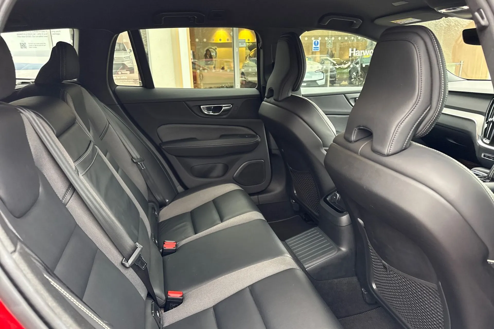 Volvo V60 thumbnail image number 23