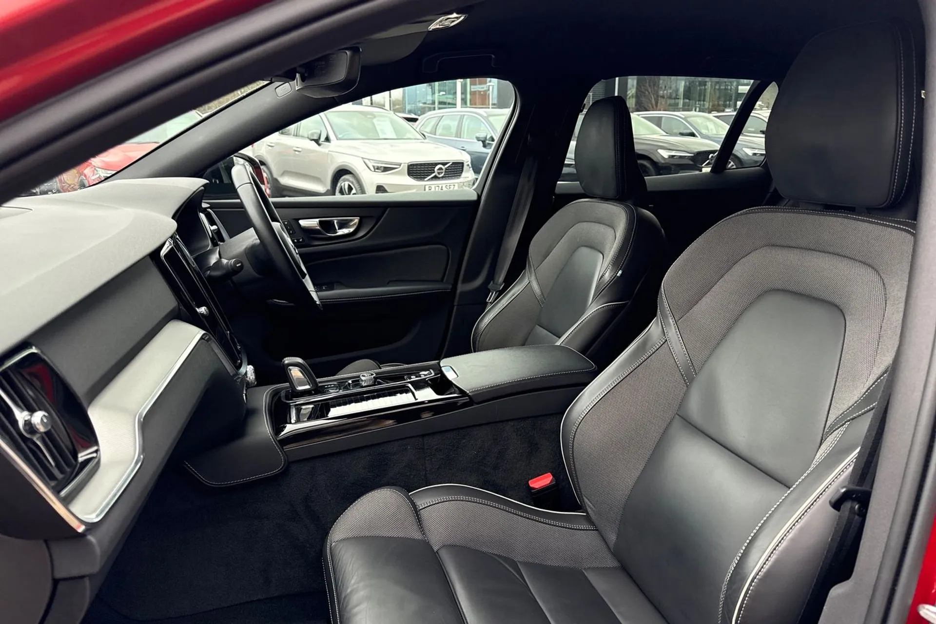 Volvo V60 thumbnail image number 28