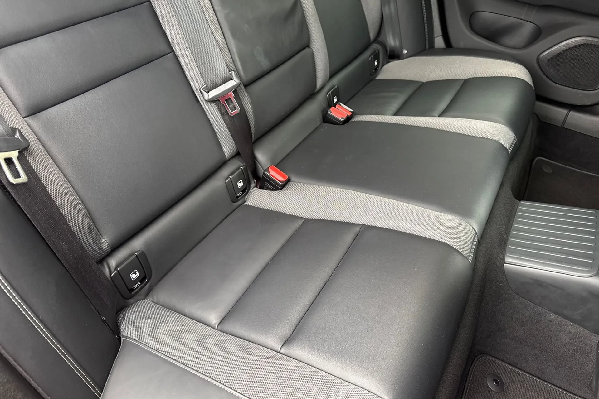 Volvo V60 thumbnail image number 25