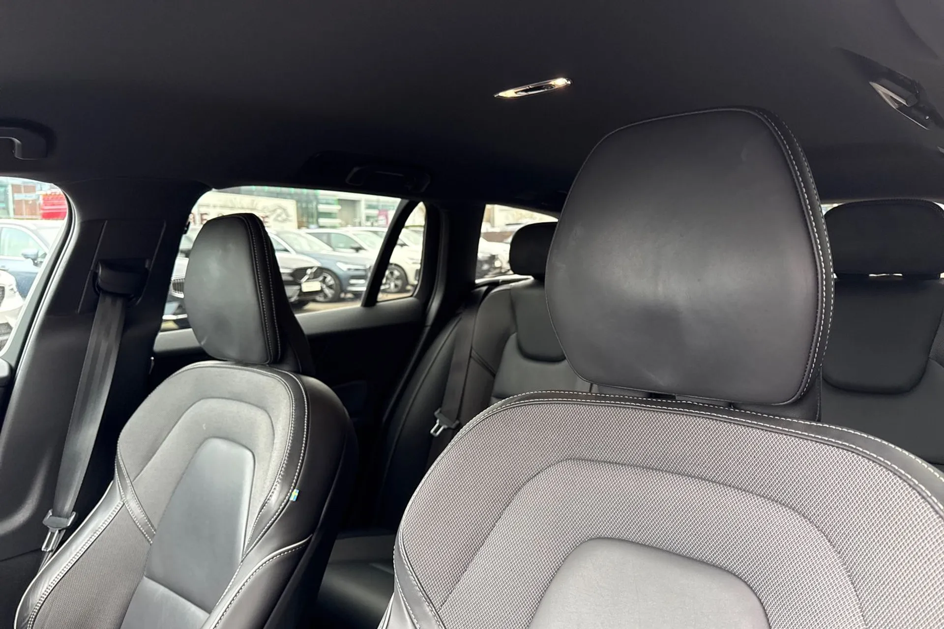 Volvo V60 thumbnail image number 29