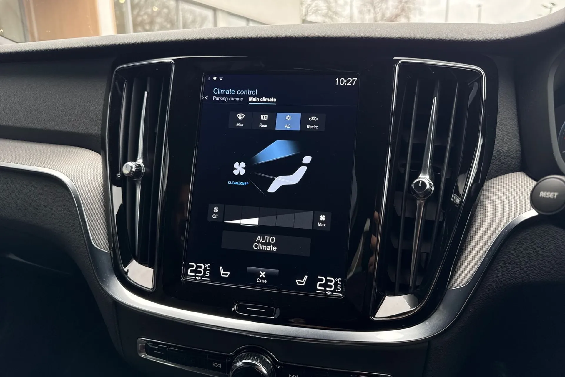 Volvo V60 thumbnail image number 38