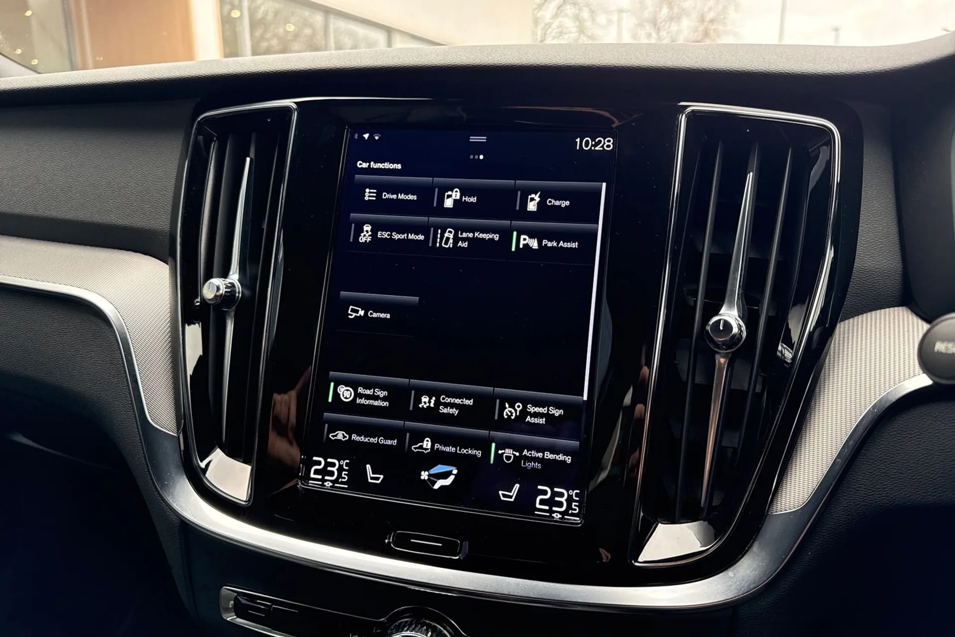 Volvo V60 thumbnail image number 41