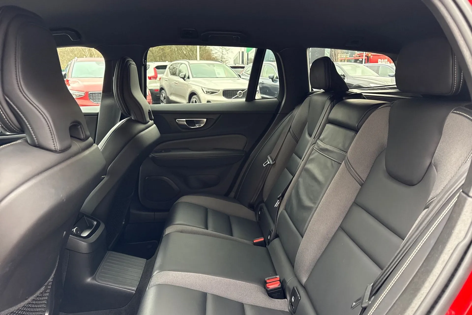 Volvo V60 thumbnail image number 30