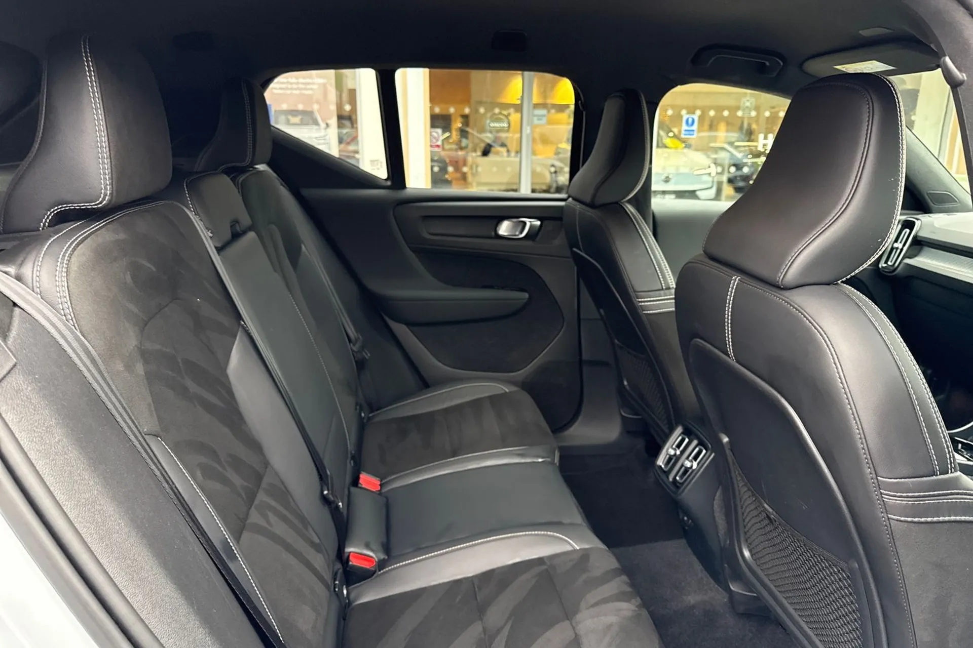 Volvo XC40 thumbnail image number 23