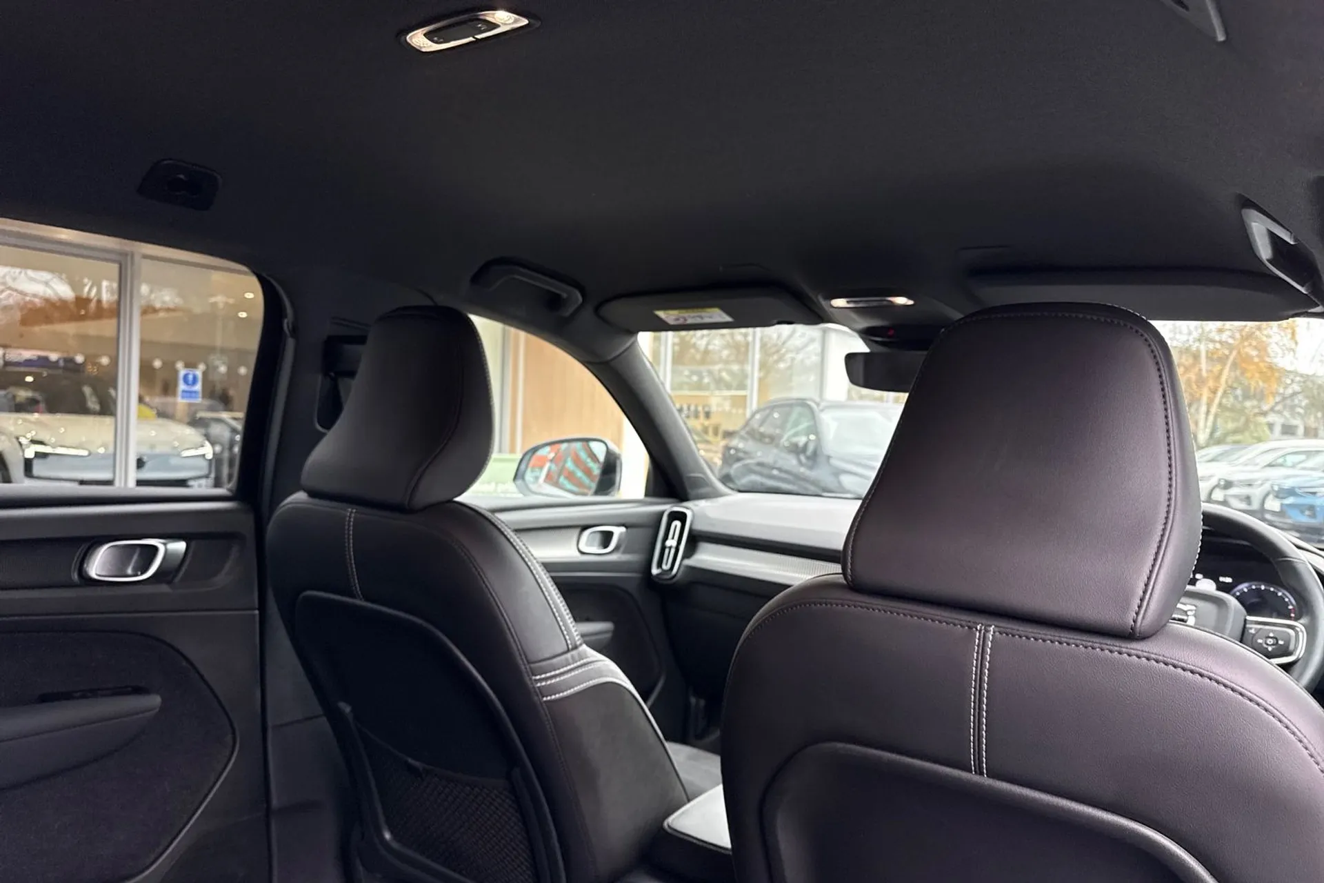 Volvo XC40 thumbnail image number 24