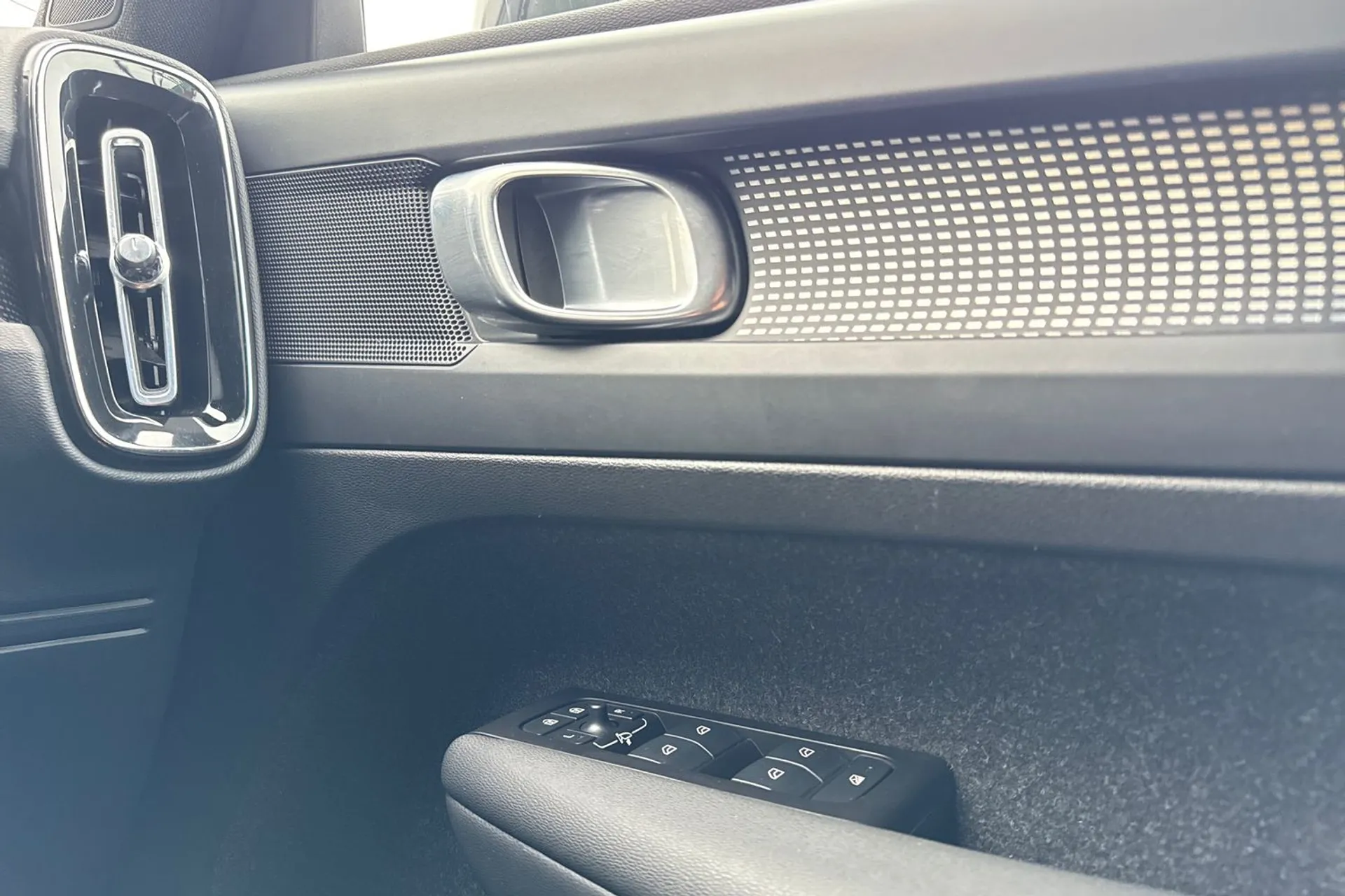 Volvo XC40 thumbnail image number 42