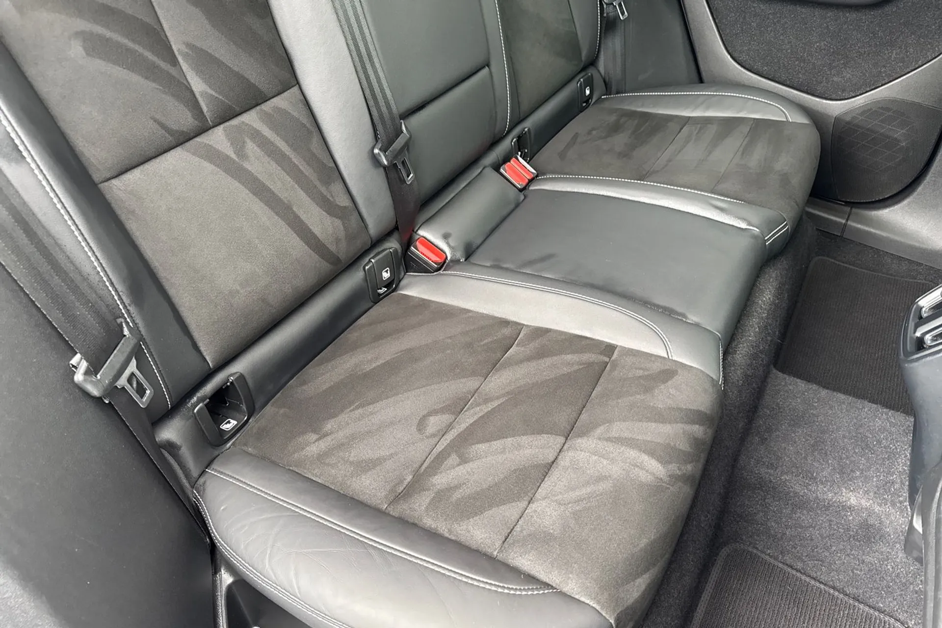 Volvo XC40 thumbnail image number 25