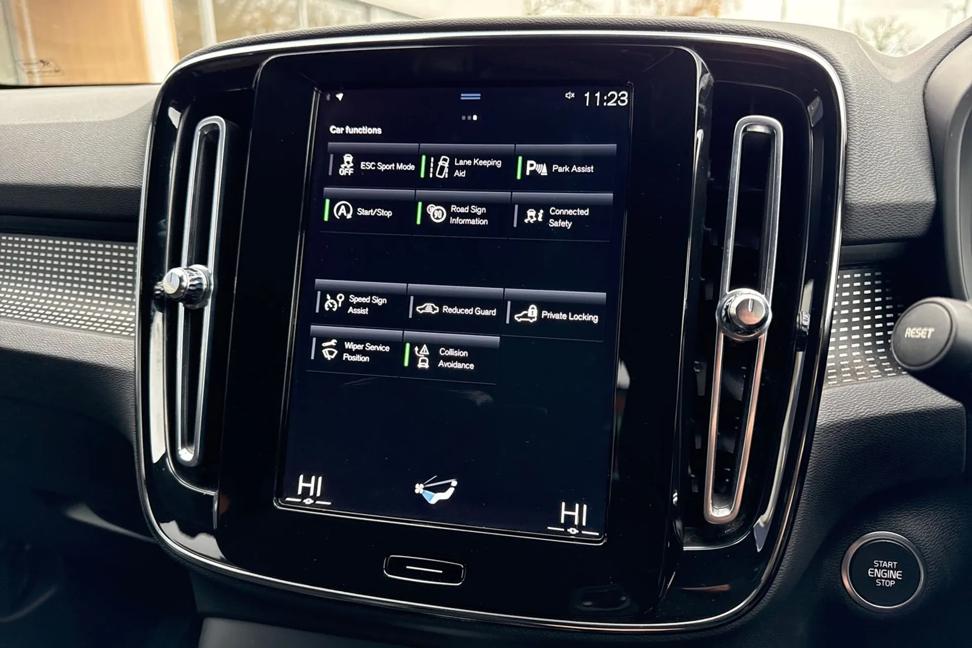 Volvo XC40 thumbnail image number 40