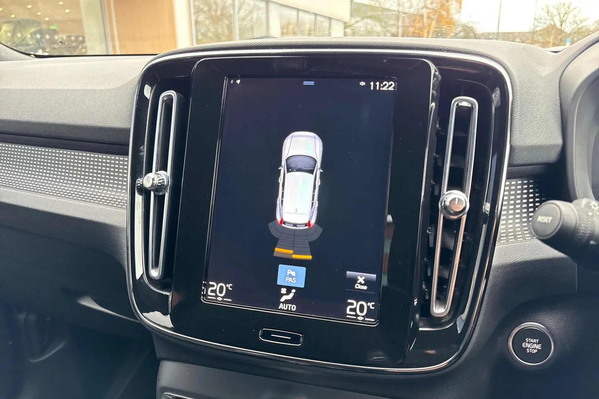 Volvo XC40 thumbnail image number 4