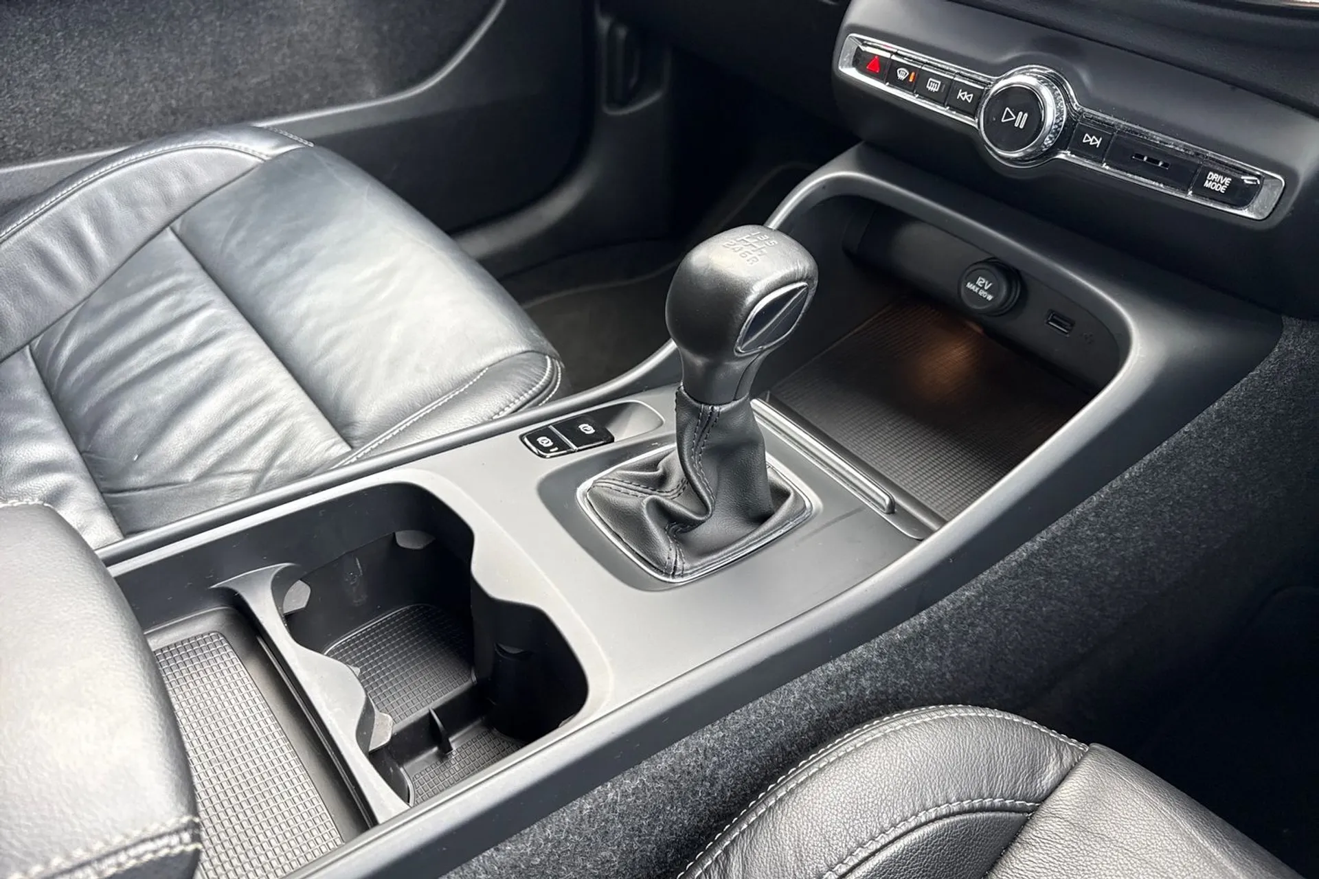 Volvo XC40 thumbnail image number 43