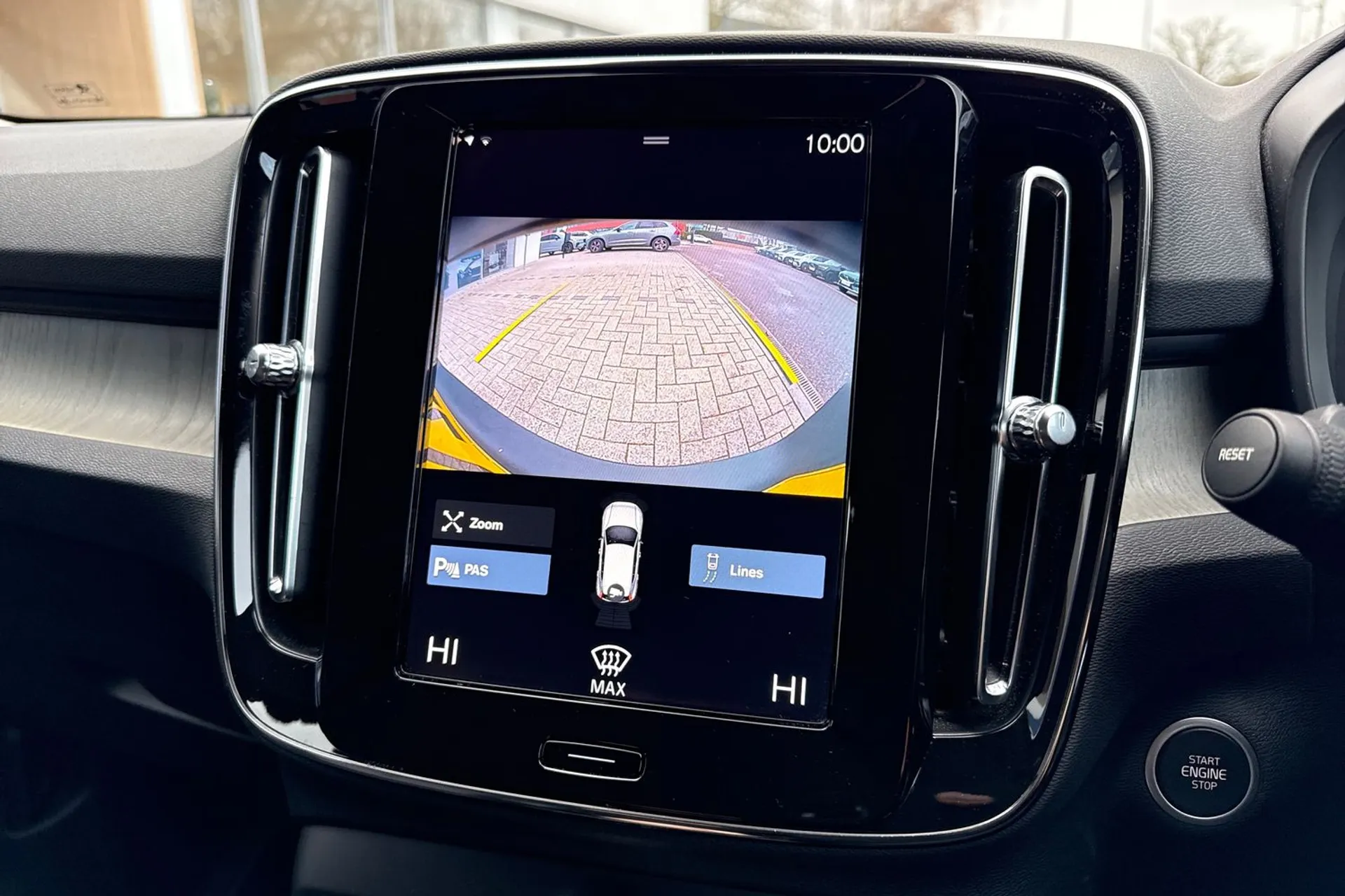 Volvo XC40 thumbnail image number 4