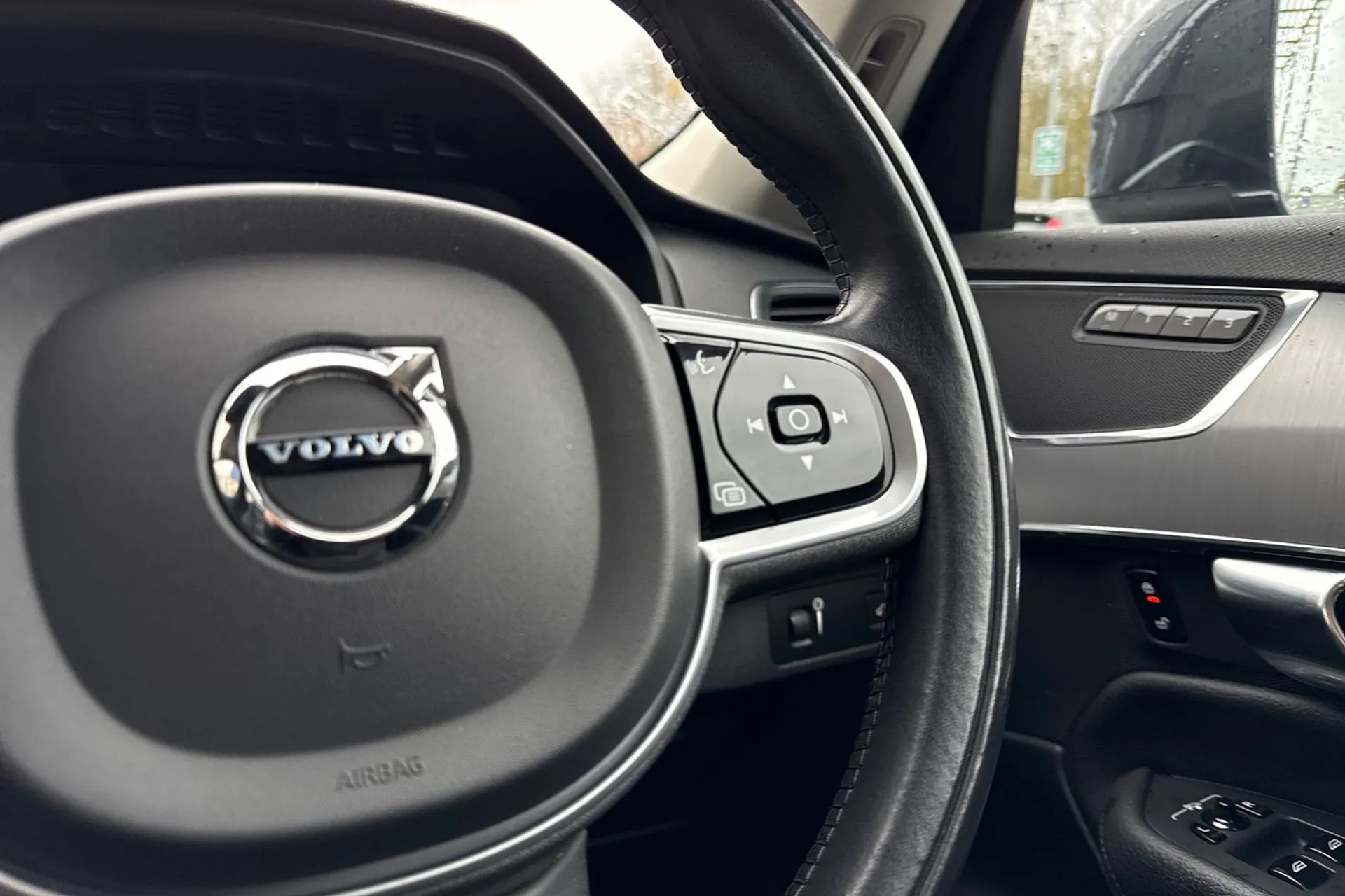 Volvo XC90 thumbnail image number 38