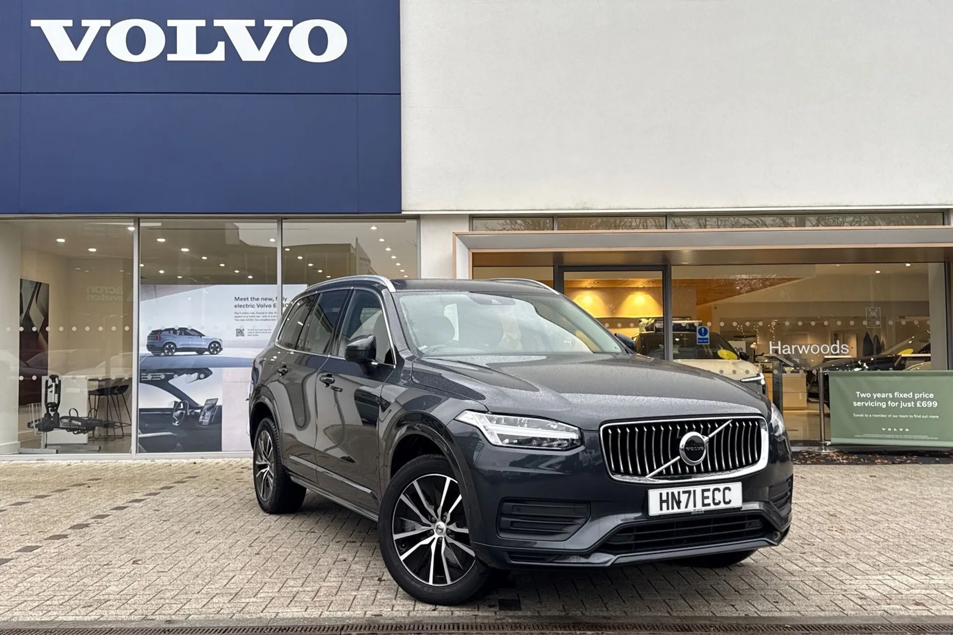 Volvo XC90 focused image
