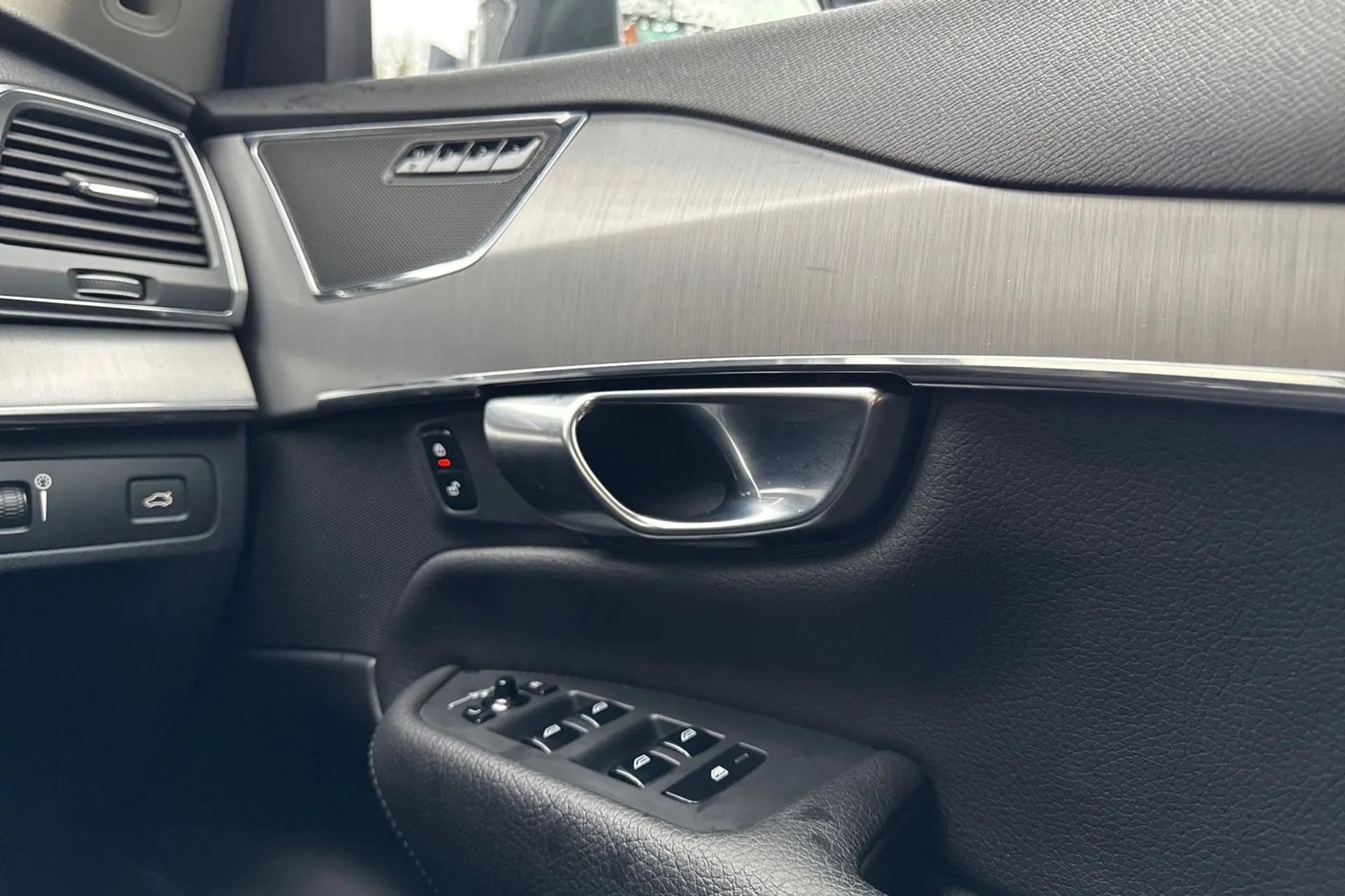 Volvo XC90 thumbnail image number 43