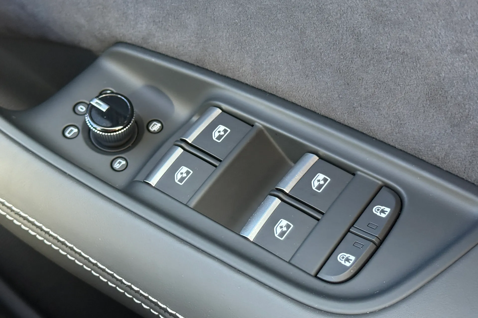Audi Q7 thumbnail image number 32