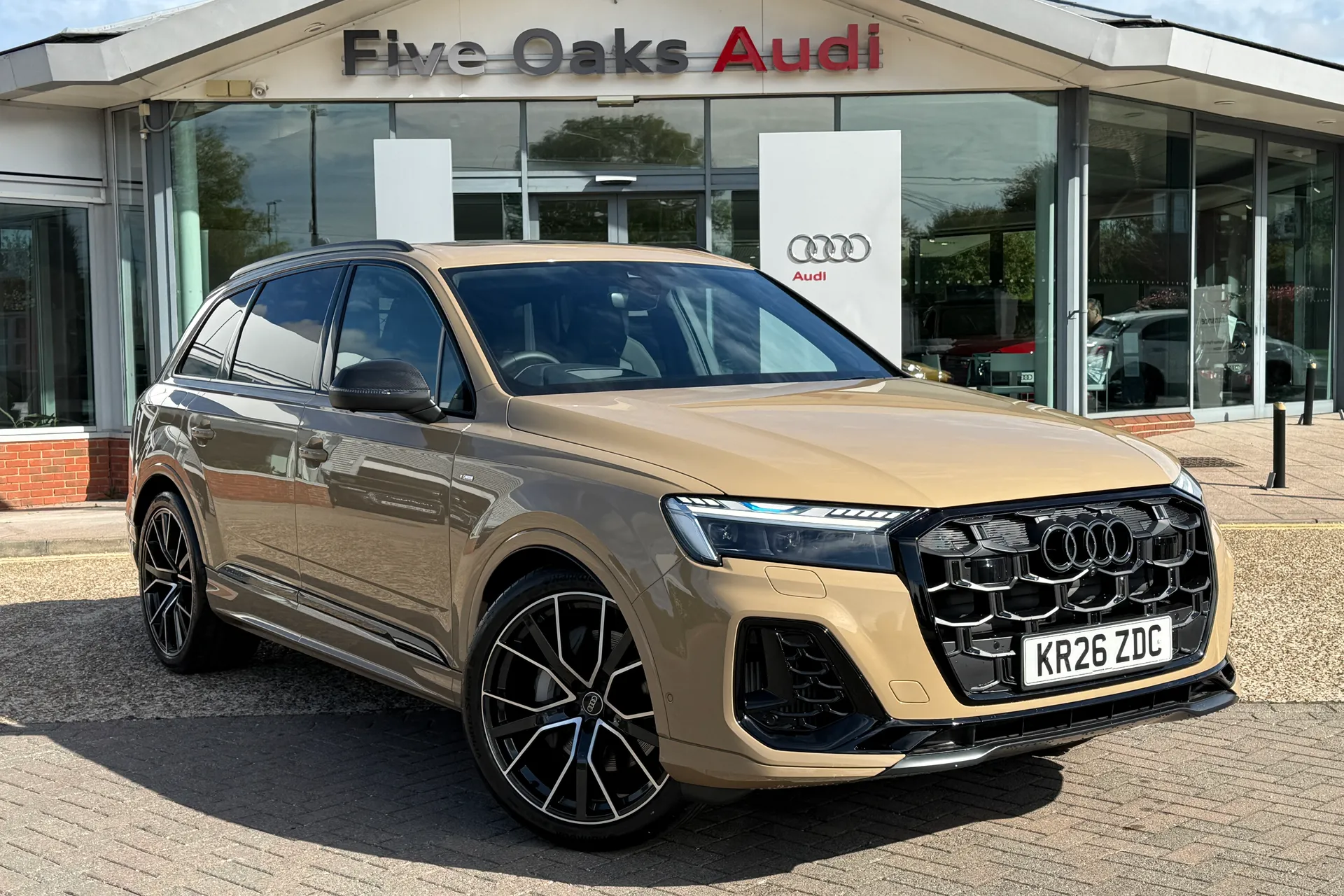 Audi Q7 focused image