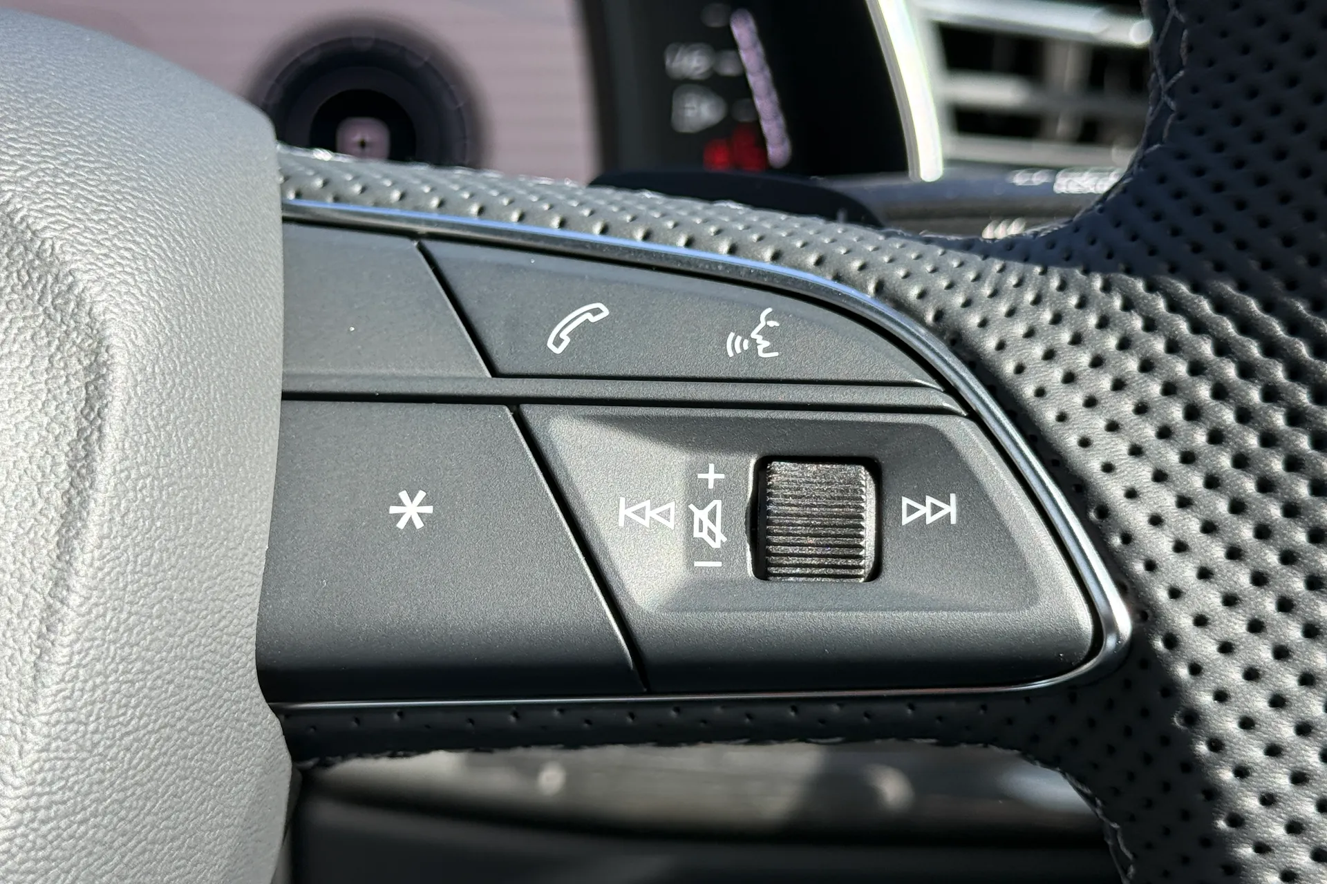 Audi Q7 thumbnail image number 35