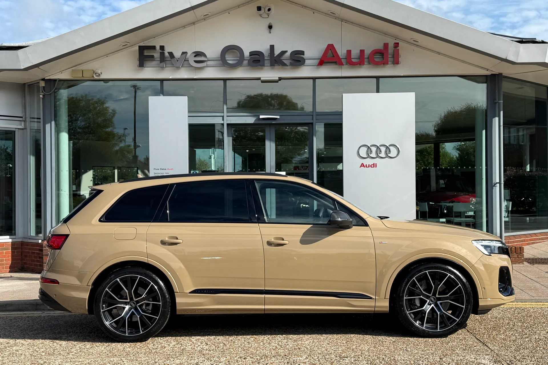 Audi Q7 thumbnail image number 2