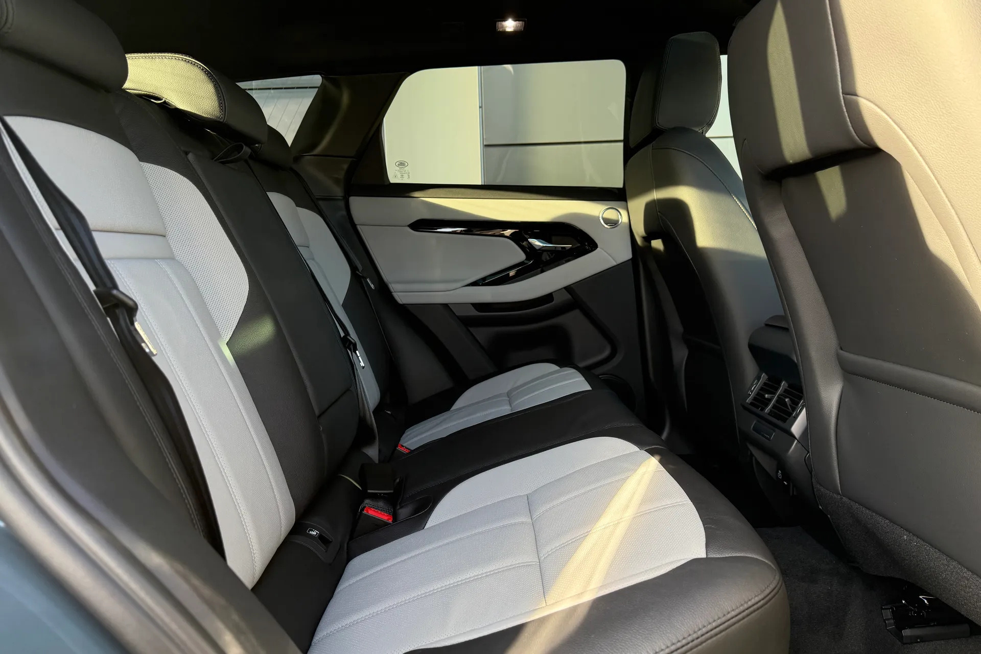 LAND ROVER RANGE ROVER EVOQUE thumbnail image number 23