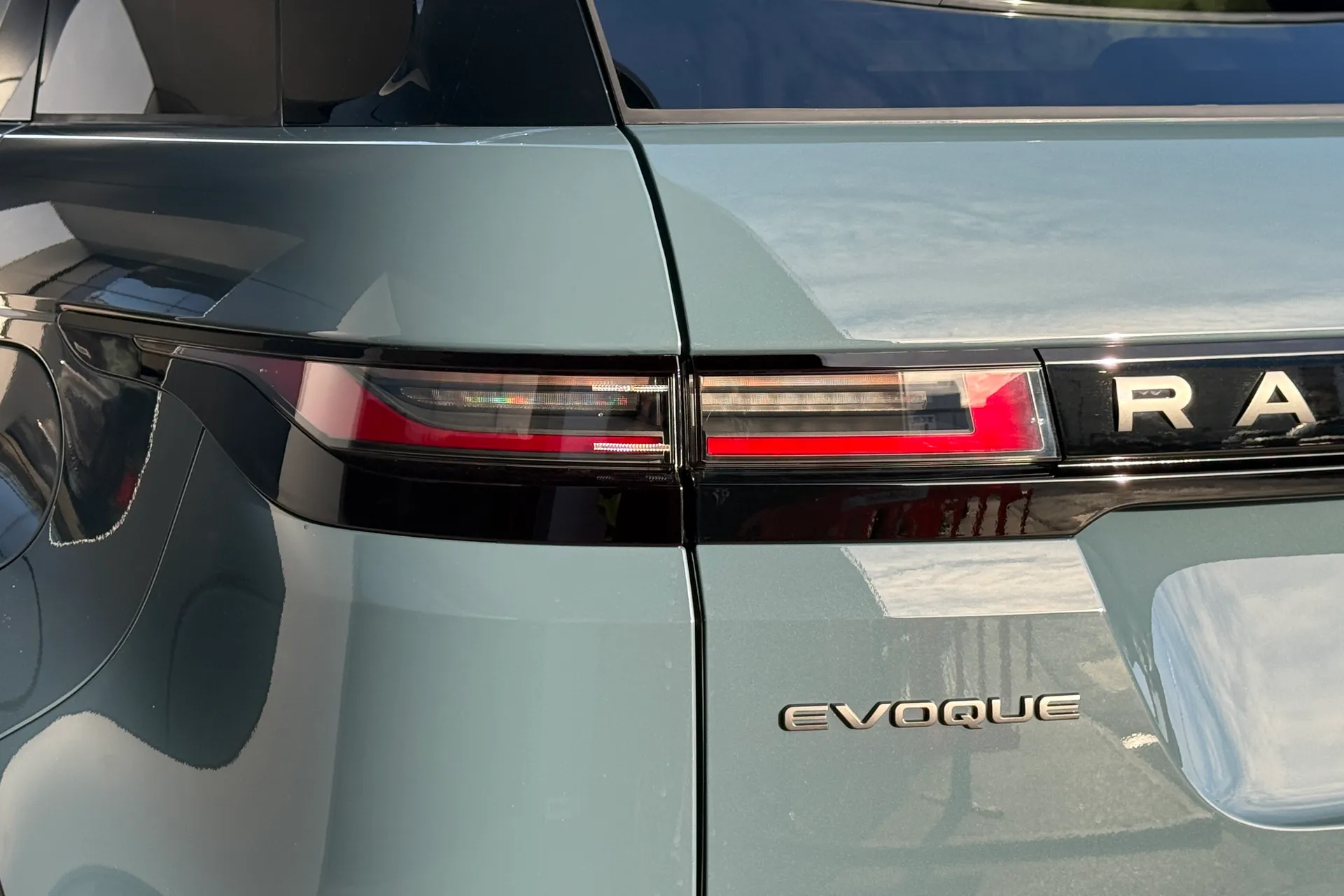 LAND ROVER RANGE ROVER EVOQUE thumbnail image number 24