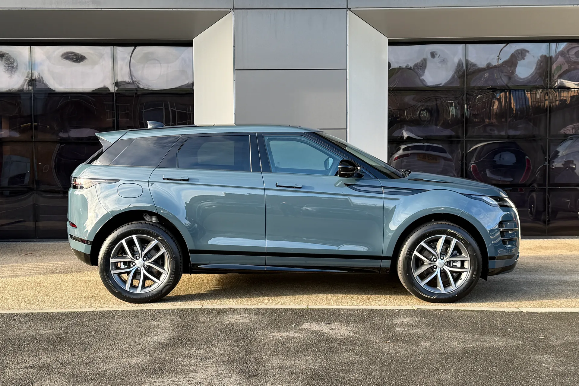 LAND ROVER RANGE ROVER EVOQUE thumbnail image number 2