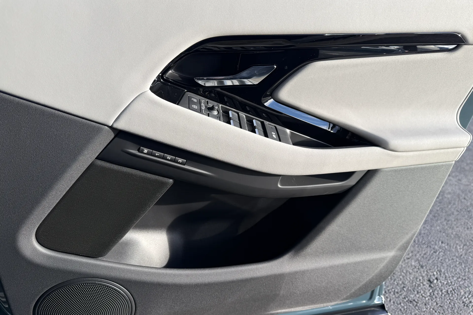 LAND ROVER RANGE ROVER EVOQUE thumbnail image number 45