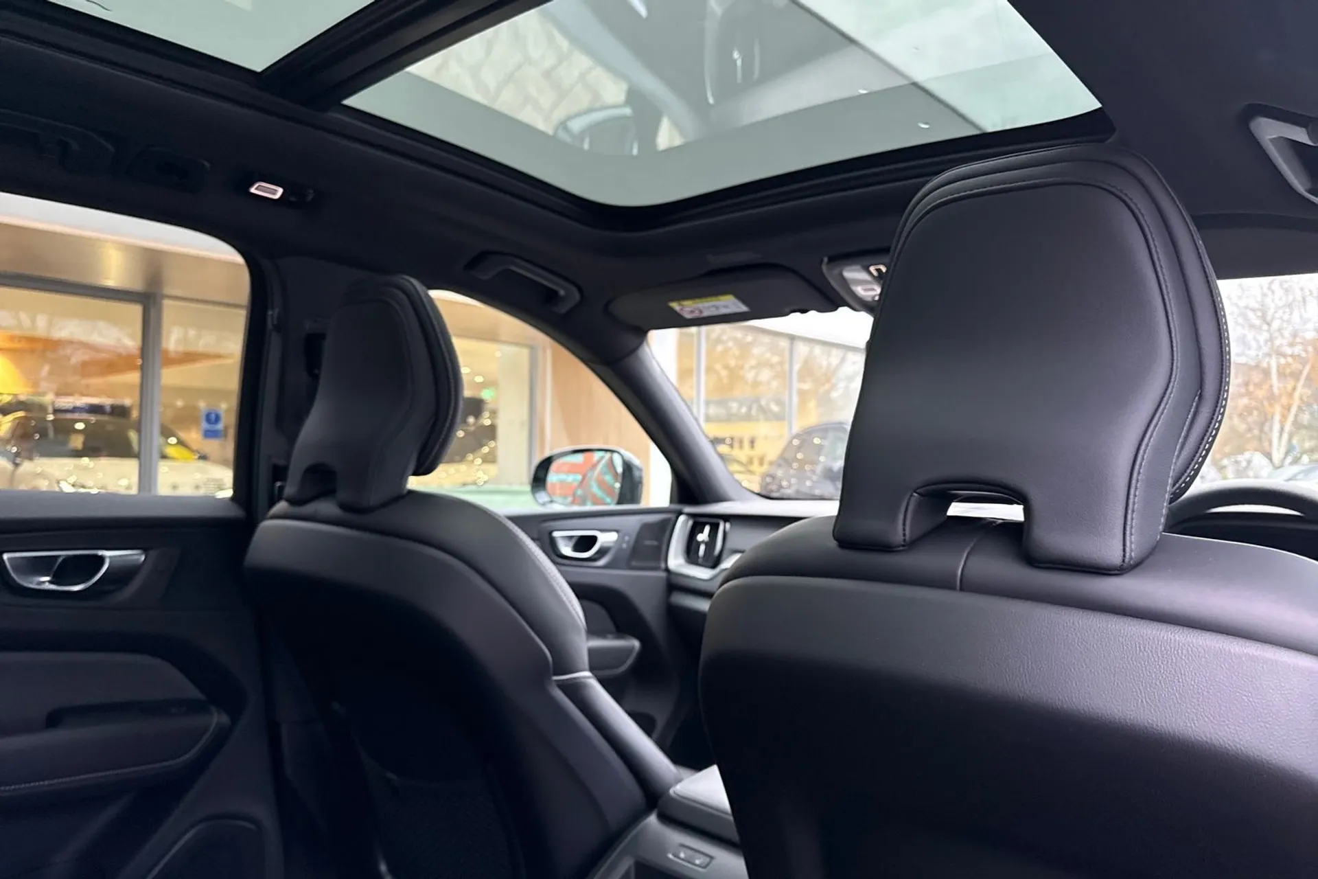 Volvo XC60 thumbnail image number 24