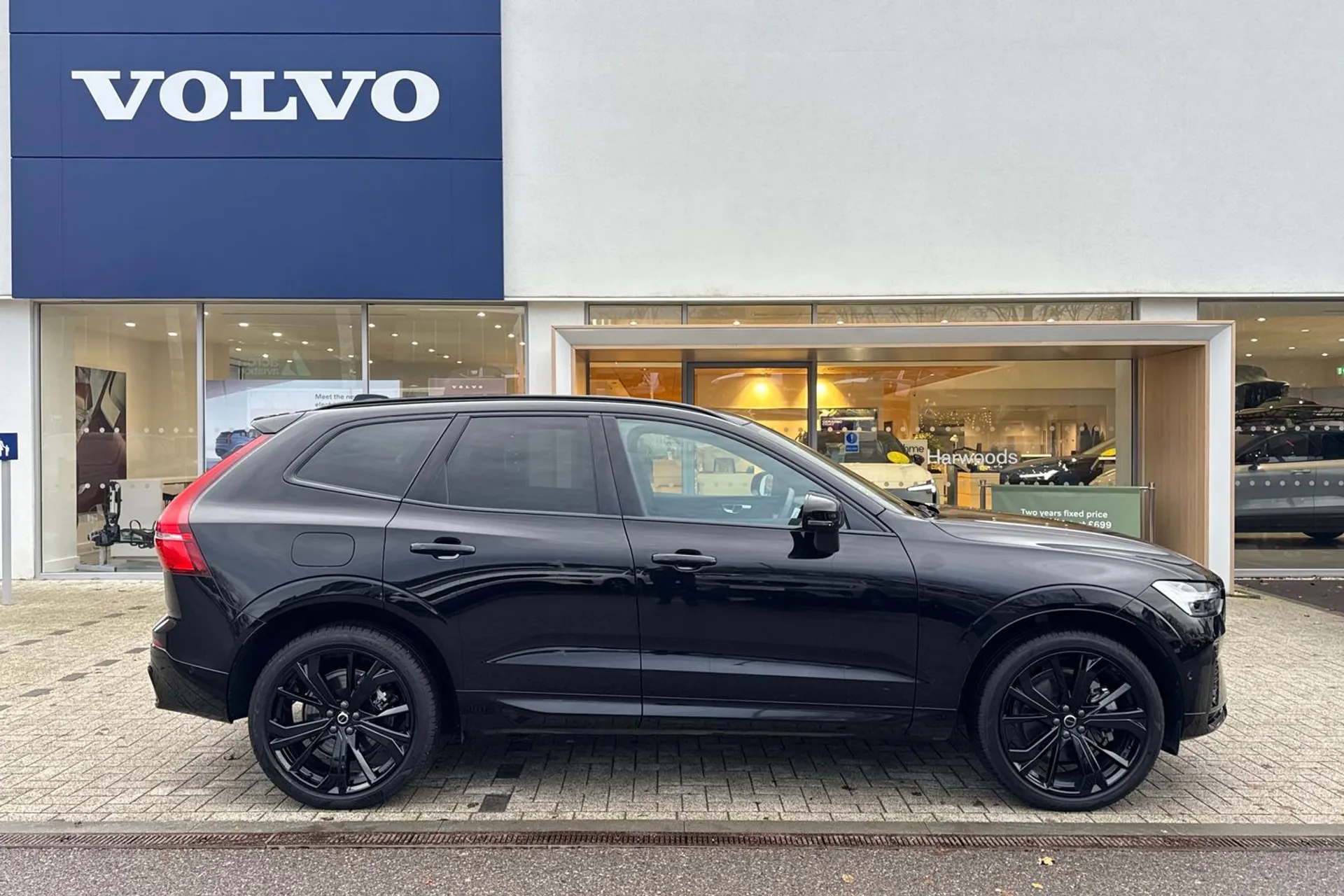 Volvo XC60 thumbnail image number 2